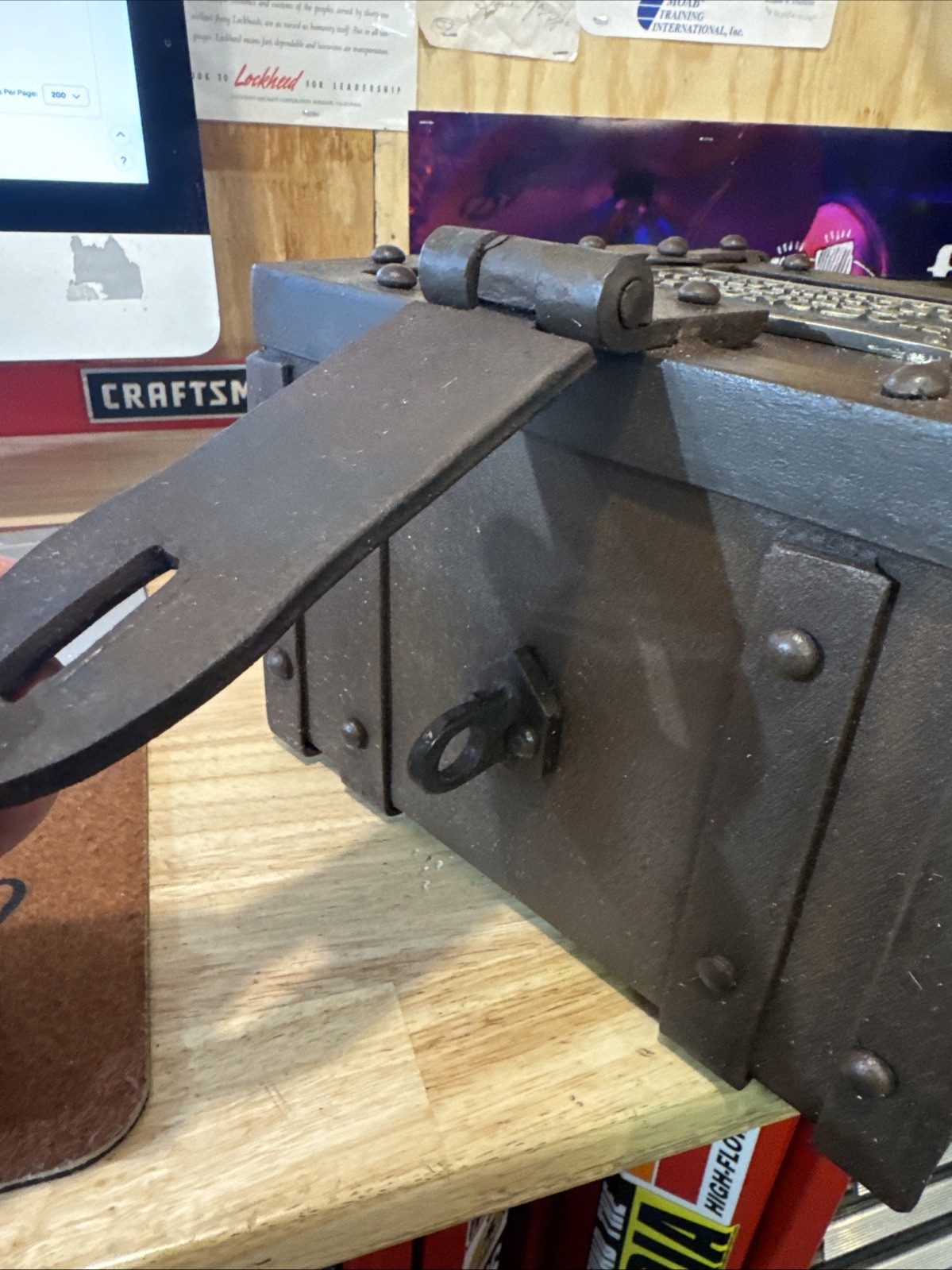 Colt Rifles Strong Box Cast Iron Metal Pony Express Yellowstone Wyatt Earp Chest