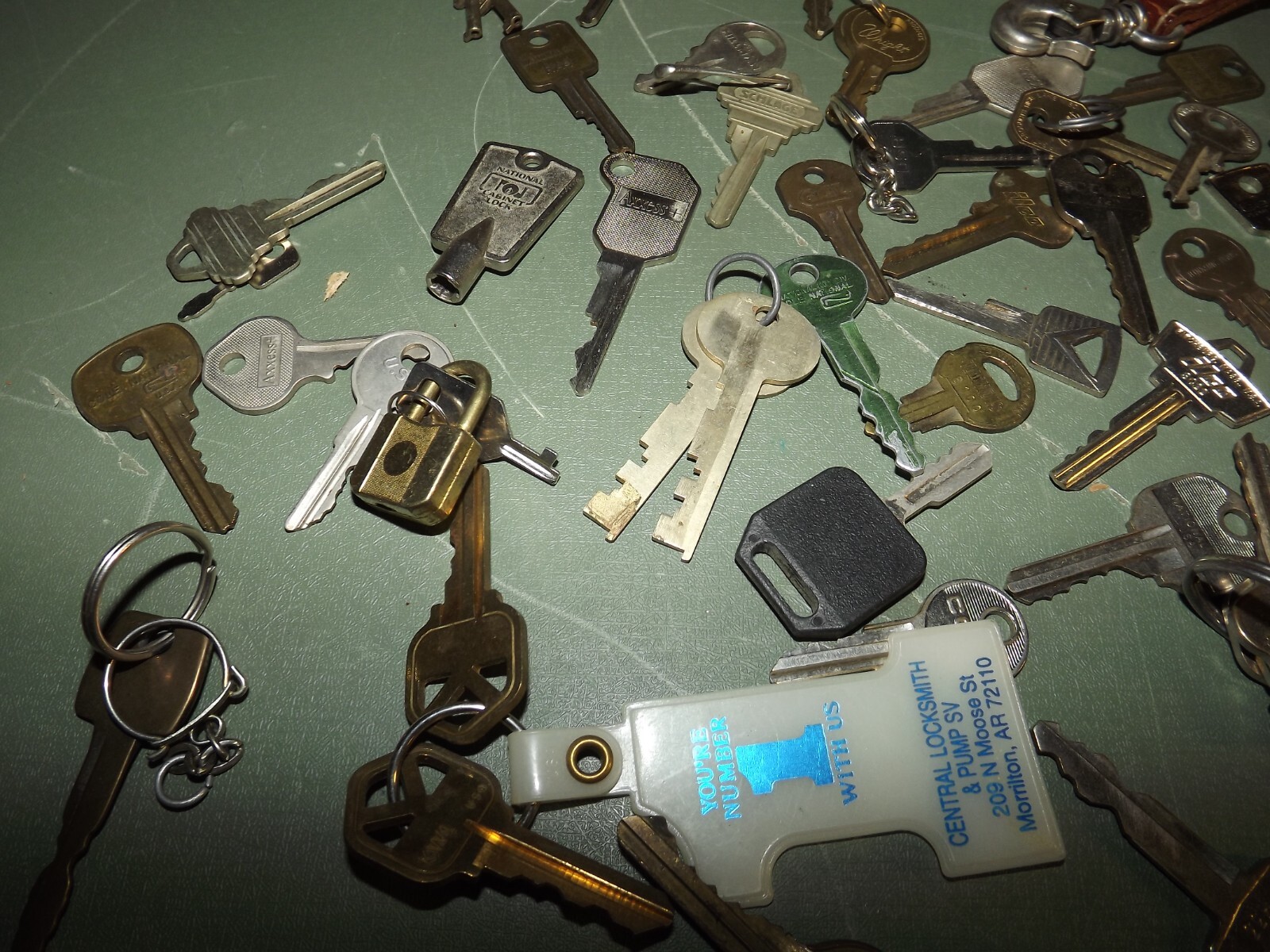 Large Lot 95+ Vintage Keys – All Kinds/Styles