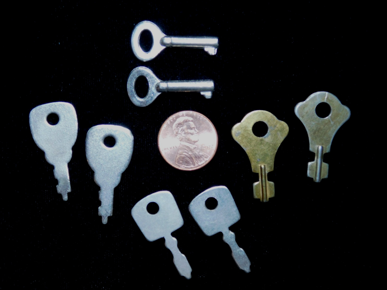 Vintage Metal Keys LOT Four SETS of Two -EIGHT Total Mixed Small Styles 1&1/4″