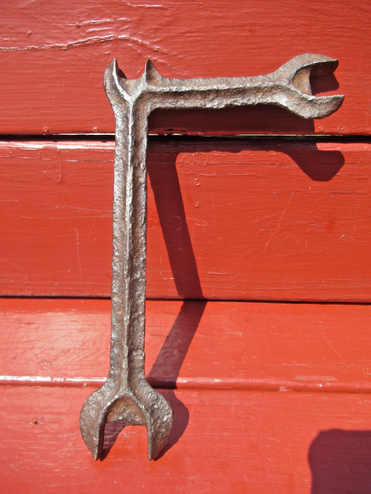 Vintage Oddball Orphan cast Wrench with 90 Degree EL, 3 open end Sizes, 10″ x 6″
