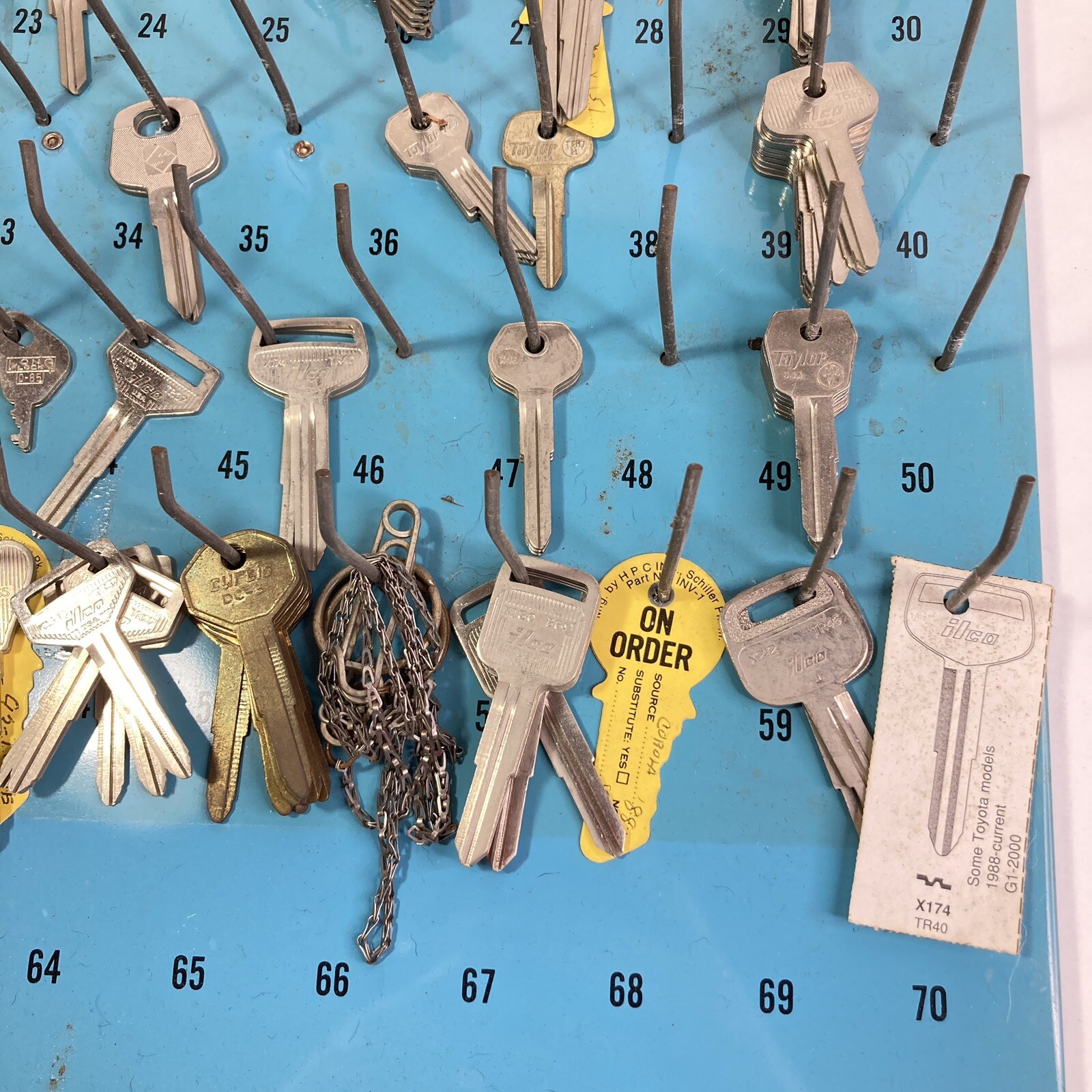 Vintage Curtis Industries Domestic Auto Key Blank Wall Rack Display w/ 140 Keys