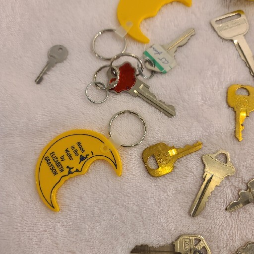 Vintage Mixed Lot Of 15+ Keys And Key Chains Of Various Sizes,Brands,Types,etc