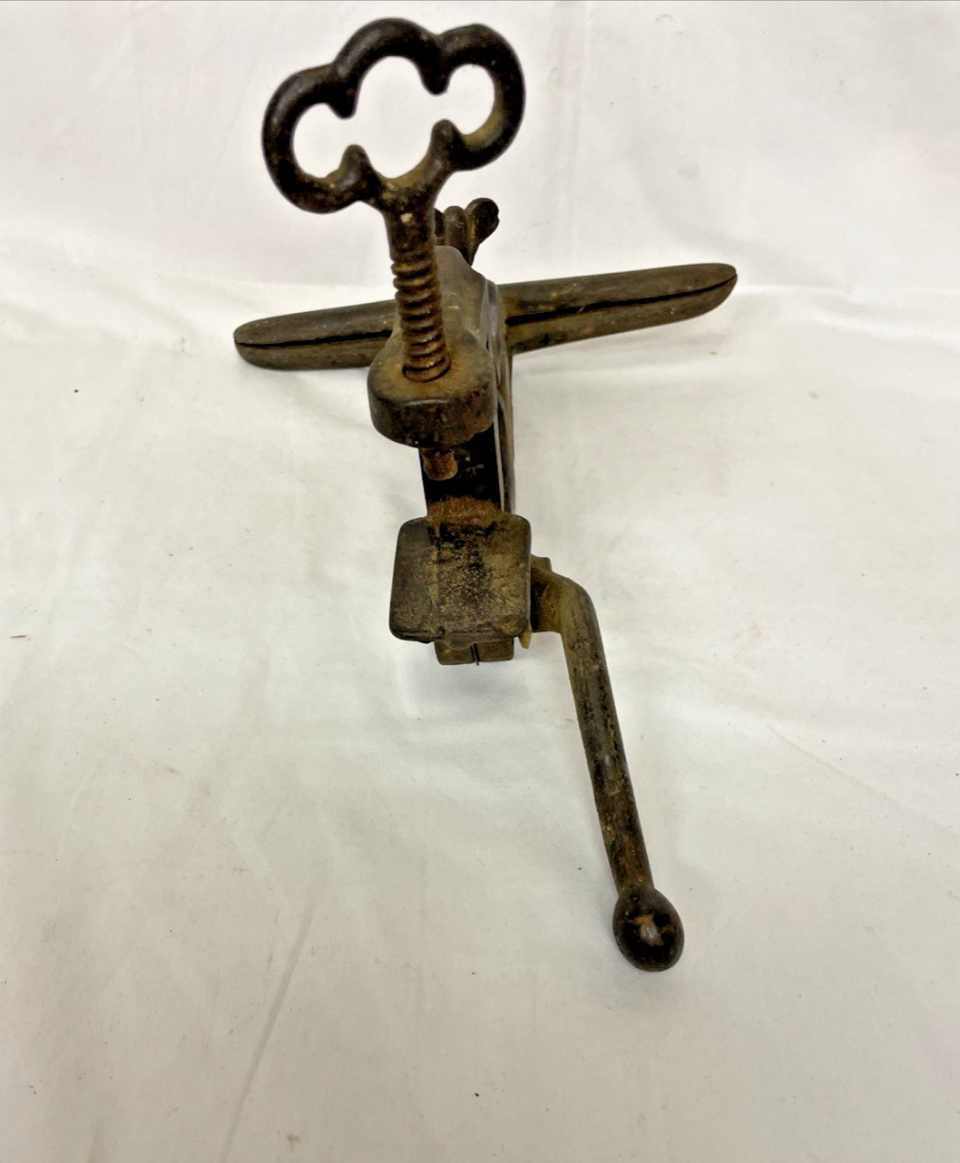 VINTAGE CAST IRON HAND SAW SHARPENING VISE 9” WIDE JAWS