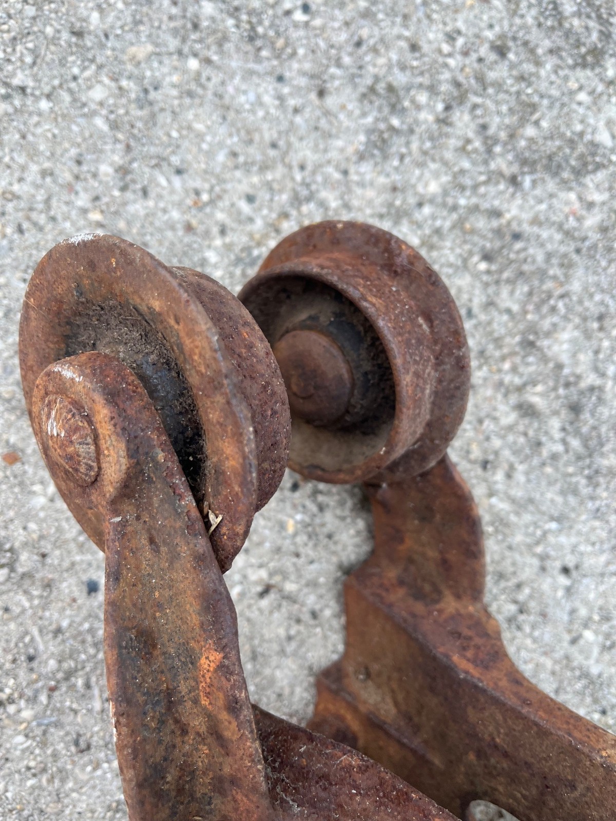 Antique Leader Cast Iron Farm Hay Trolley Barn Equipment w/ Center Drop Pulley