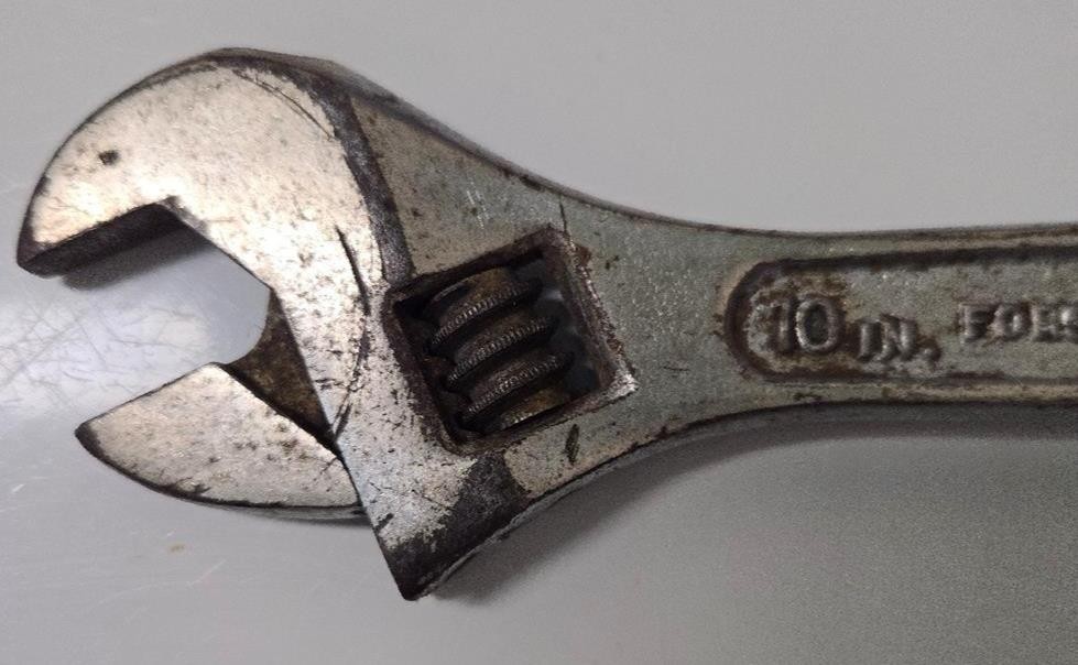 Diamond Caulk Diamalloy Horseshoe 10” Chrome Crescent Wrench Duluth USA