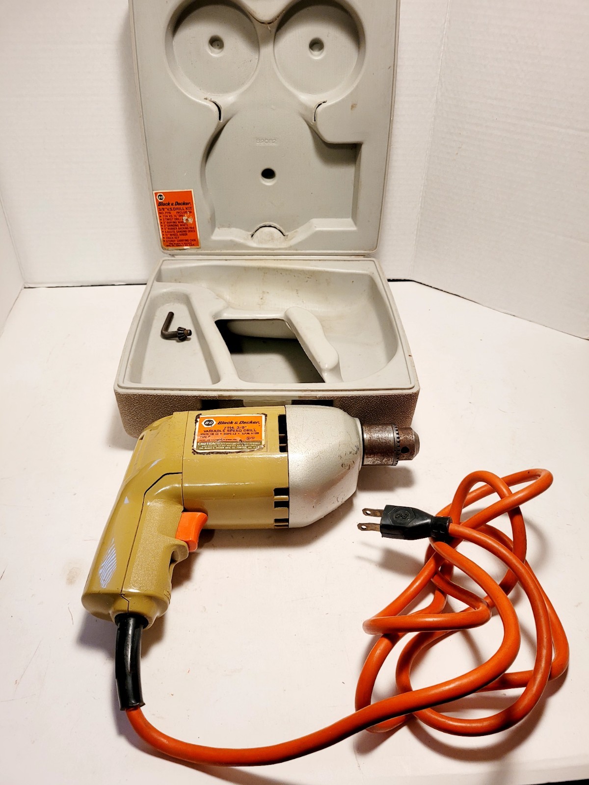 Vintage Black & Decker 3/8” Variable Speed Drill 7114 W/ Case & Key FREE SHIPPIN