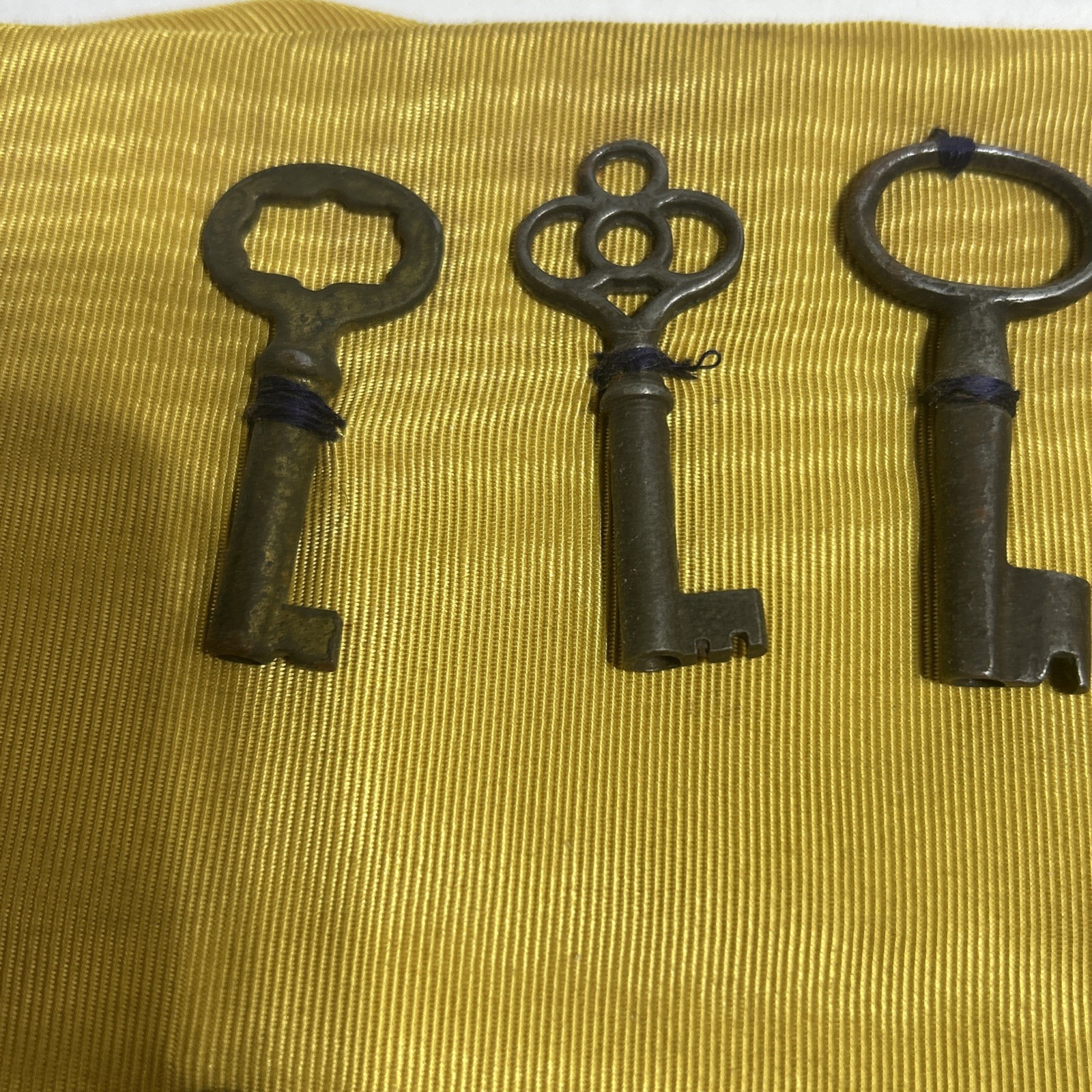 ANTIQUE SKELETON PADLOCK KEYS SCRANTON,PA POLICE LOT OF 18