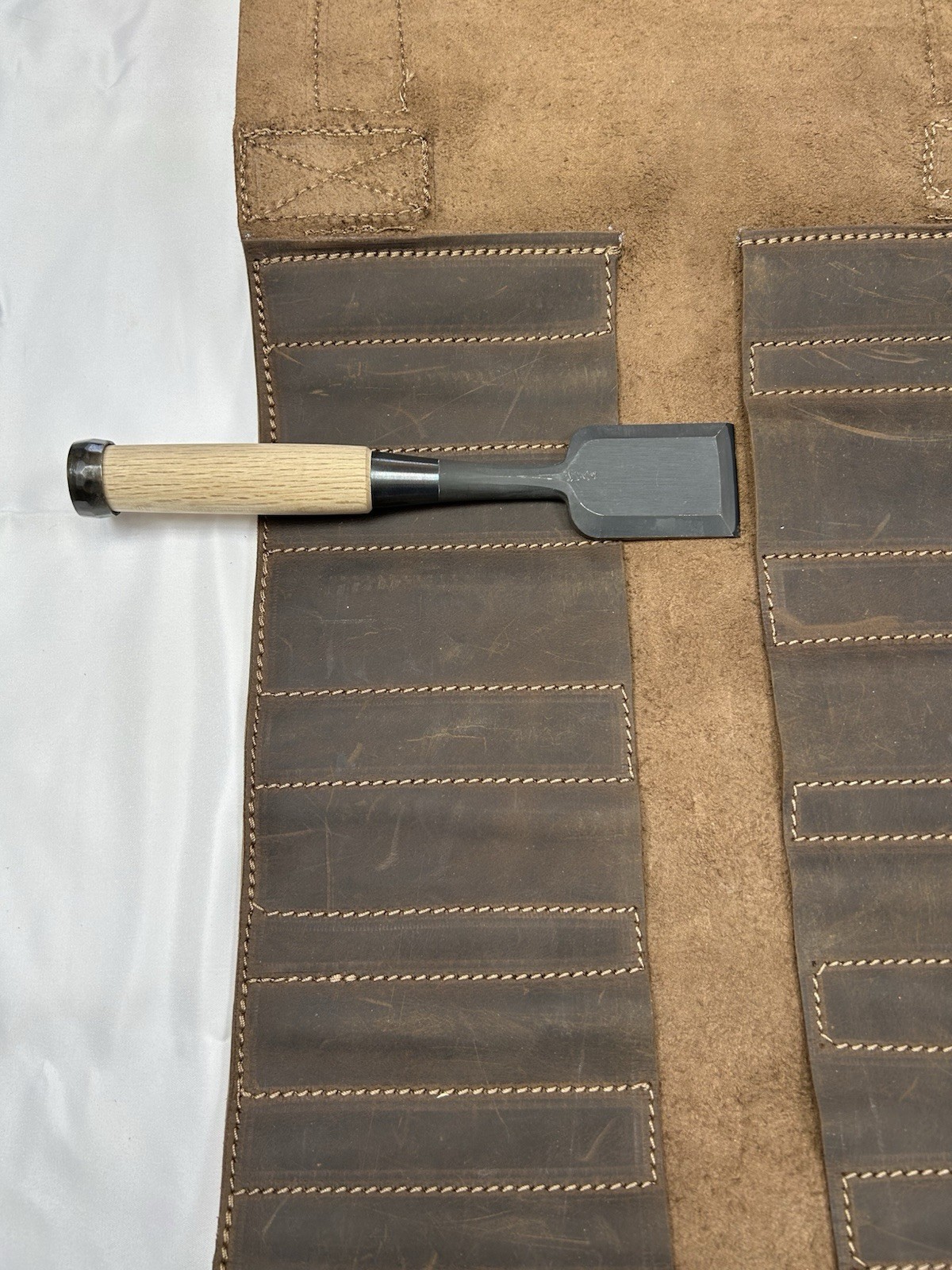 Japanese Bench Chisel (Oiire Nomi) Chisel Roll, Full Grain Leather. Holds 13.