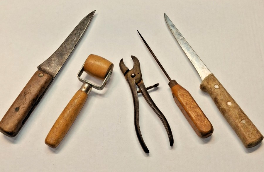 Lot of 5 Vintage Wood Handle Items=2 Knives/1 Ice Pick/1 Roller/1 Ring Pliers