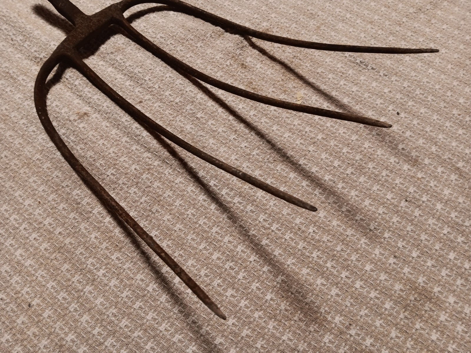 VINTAGE PITCH FORK HEAD 4 TINE HAY PRONG PRIMITIVE GARDEN FARM DECOR