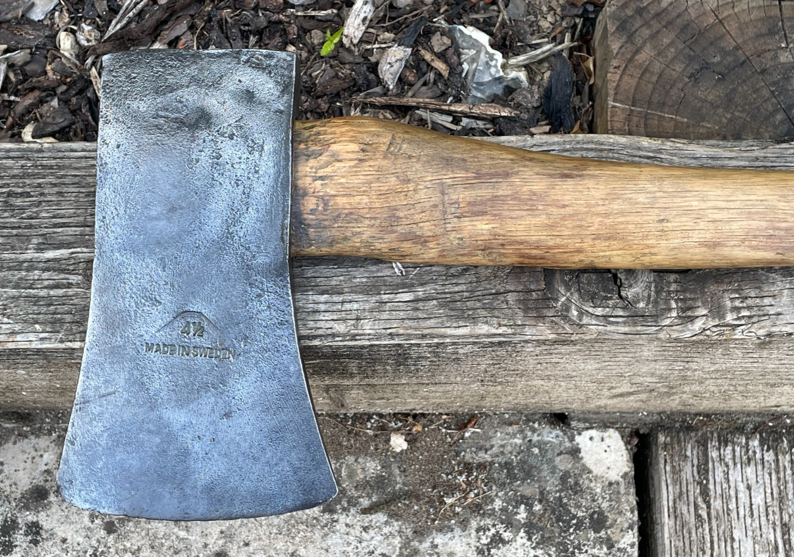 Vintage 4-1/2lb Axe Wood Log Chopper Felling Axe Old Tool Made in Sweden