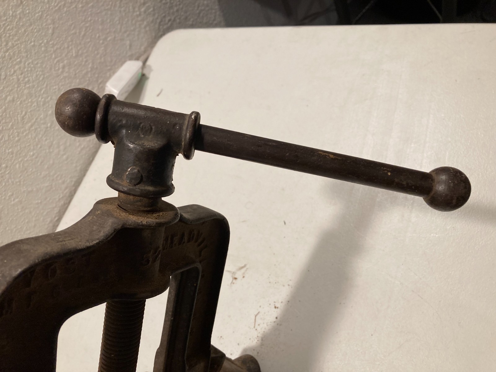 ANTIQUE YOST 4″ PIPE BENCH VISE CLAMP #52
