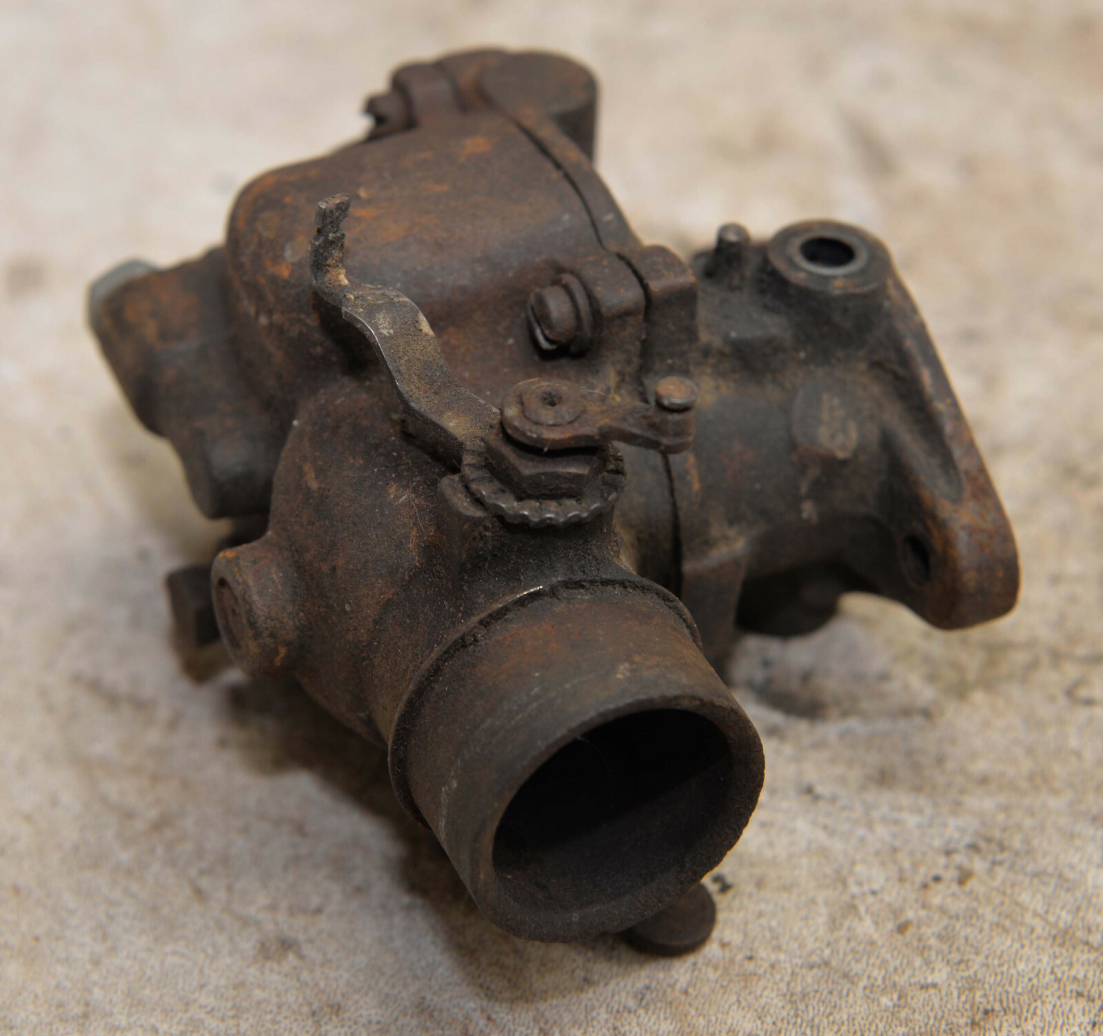 Vintage Zenith tractor carburator 915 collectible early engine part farm tool