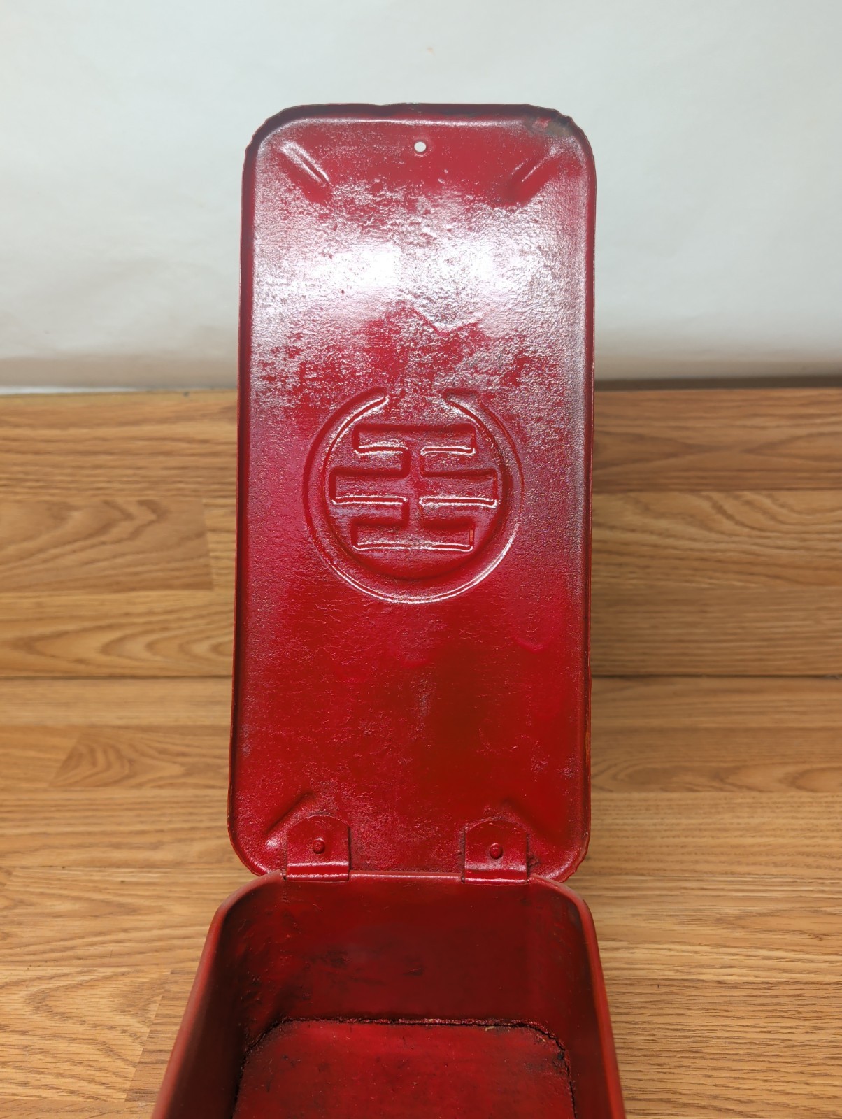 Vintage IH International Harvester Tractor Toolbox with Oil Can Holder