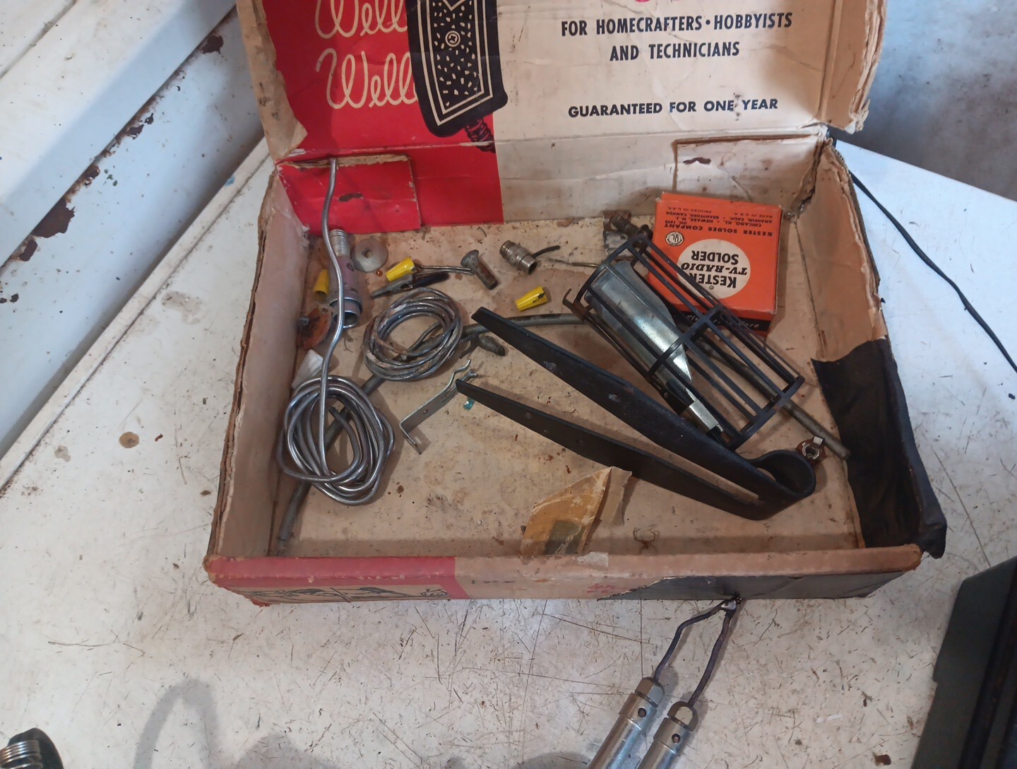 Vtg WELLER Junior Soldering Gun 8100 120 Volts 2 Spotlights Heats Up Box Parts