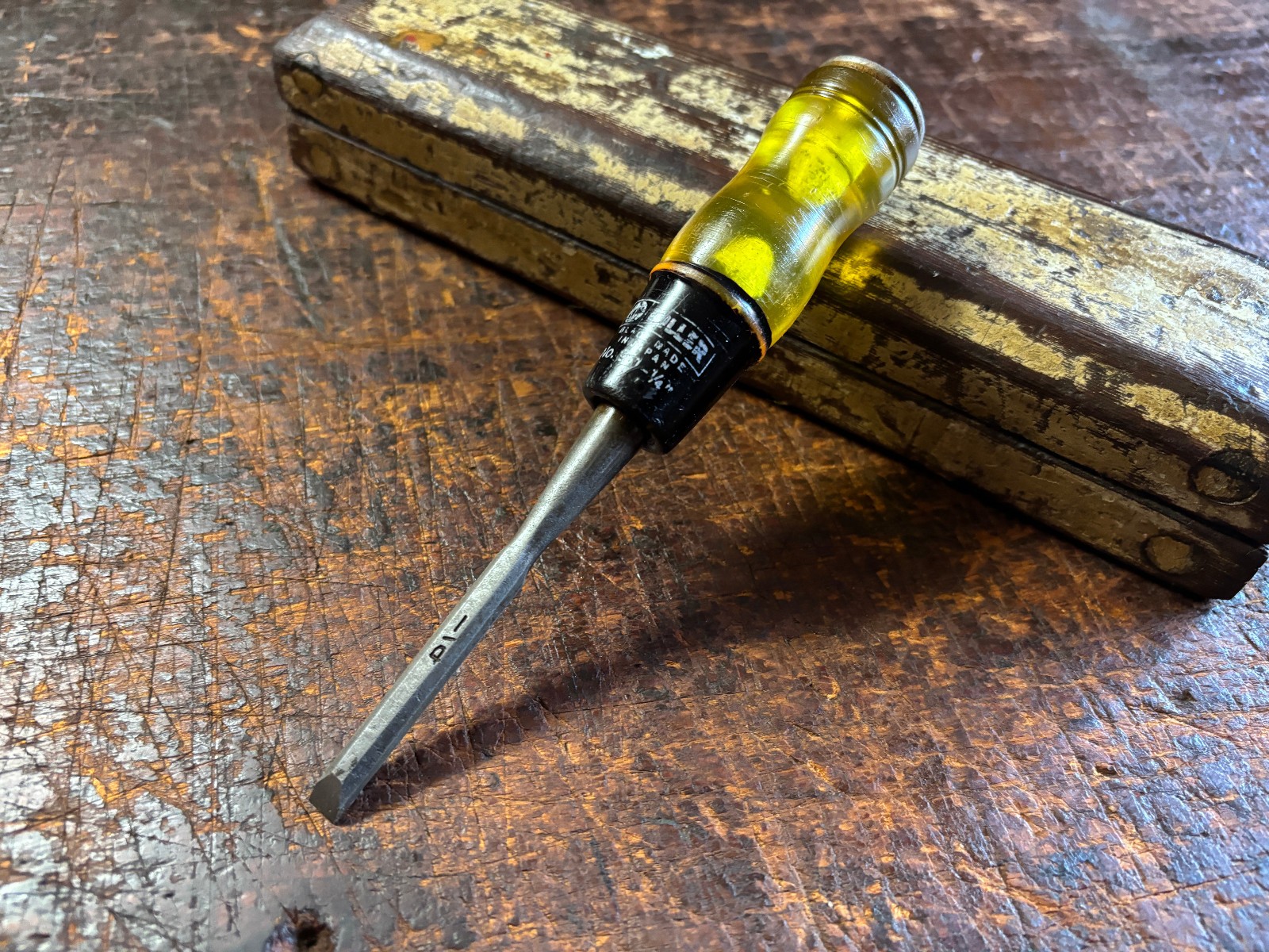 Vintage Fuller 1/4″ Bevel Edge Butt Chisel Yellow Resin Handle. Made in Japan