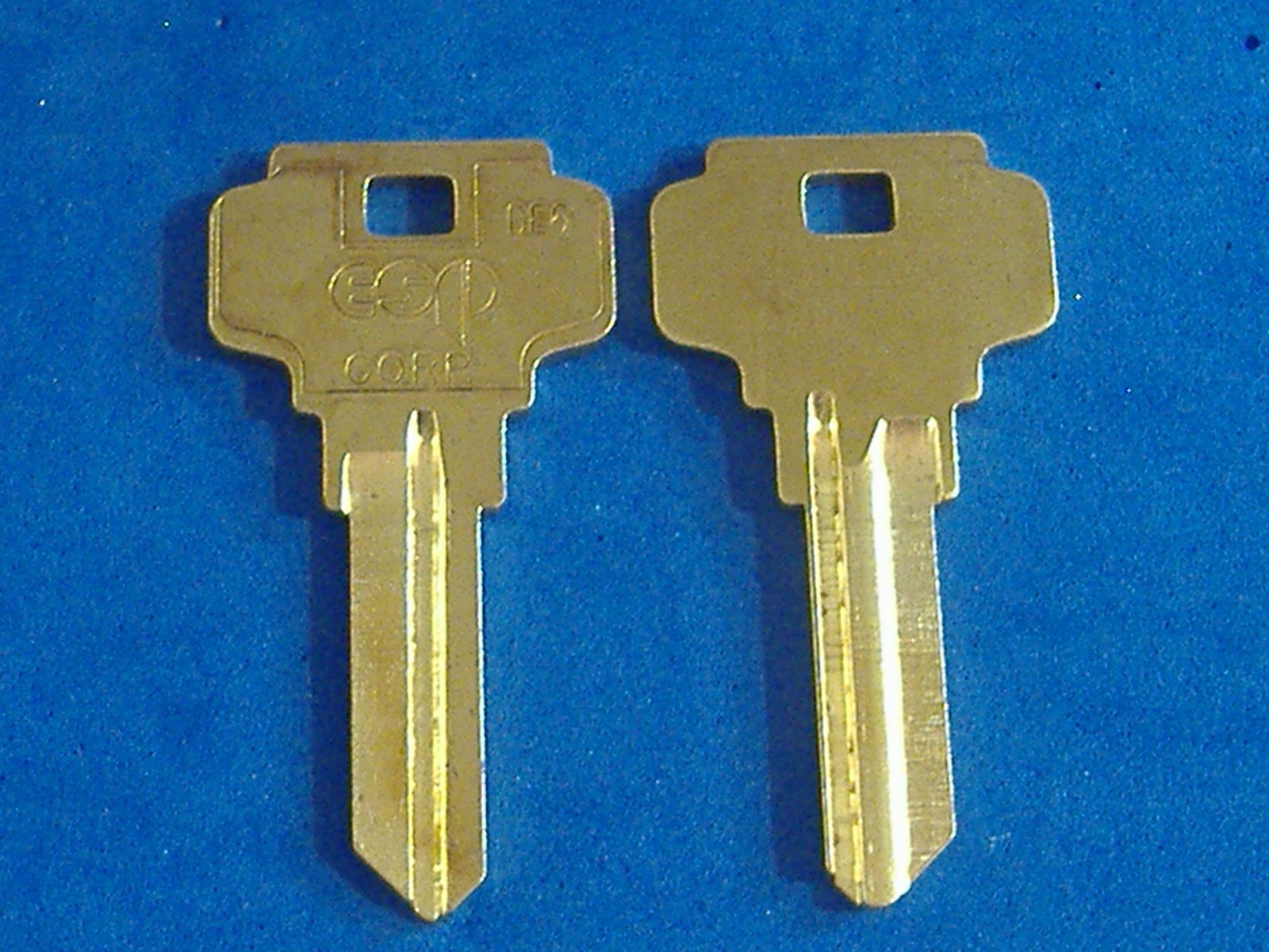 TWO LOCKSMITH DE6 KEY BLANKS FITS DEXTER SOLID BRASS MADE IN USA
