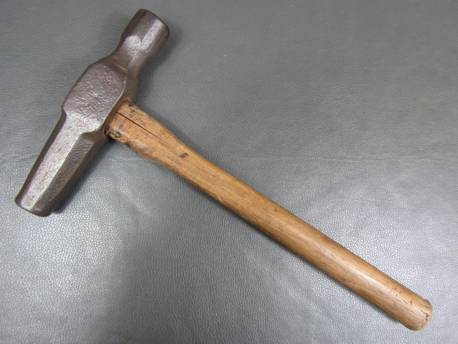 Vintage unusual 2 1/2lb dog head blacksmiths hammer old tool