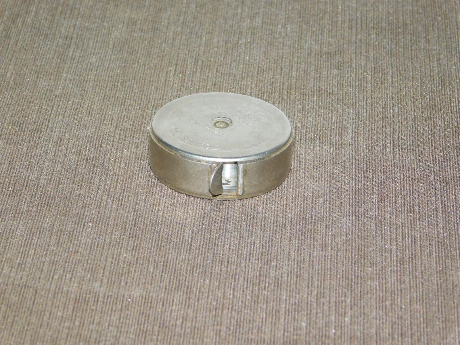 VINTAGE TOOL 1 3/4″ ACROSS 67″ LUFKIN METAL TAPE MEASURE