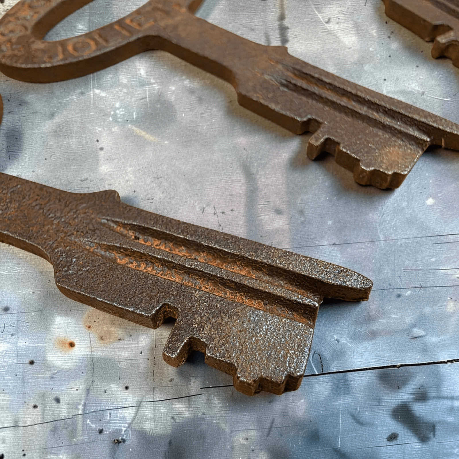 Folger Adam Joliet Cast Iron Jailhouse Keys — Set of 5