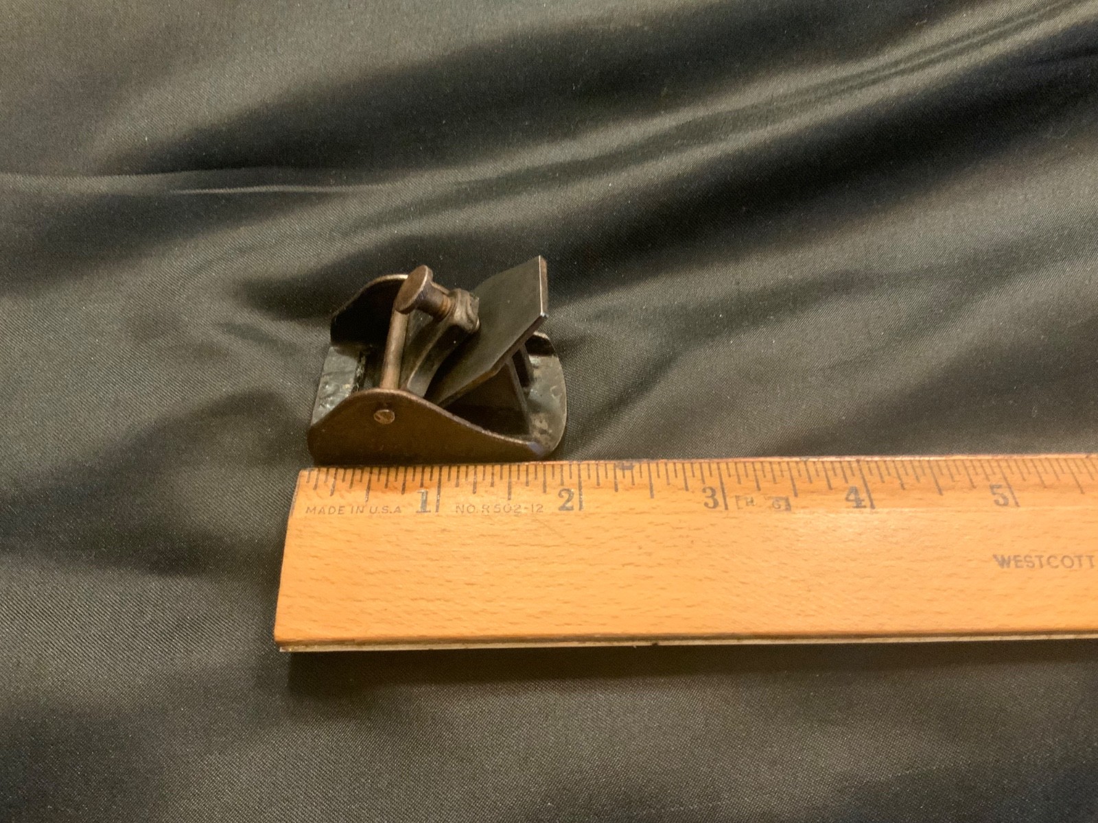 Unbranded Small wood trim plane (blade 1″ wide) base length 2 inch