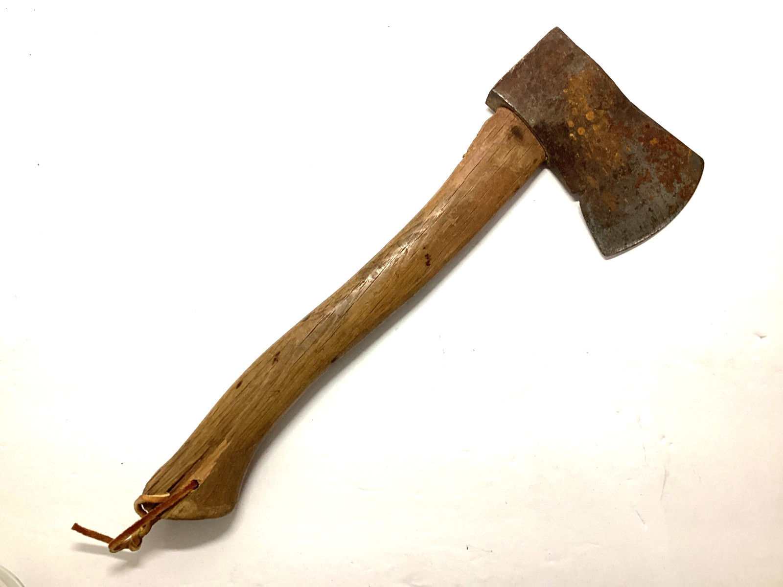 LAKESIDE MONTGOMERY WARD & CO CAMP HATCHET WOODEN HANDLE AUTHENTIC 13.5″ LONG