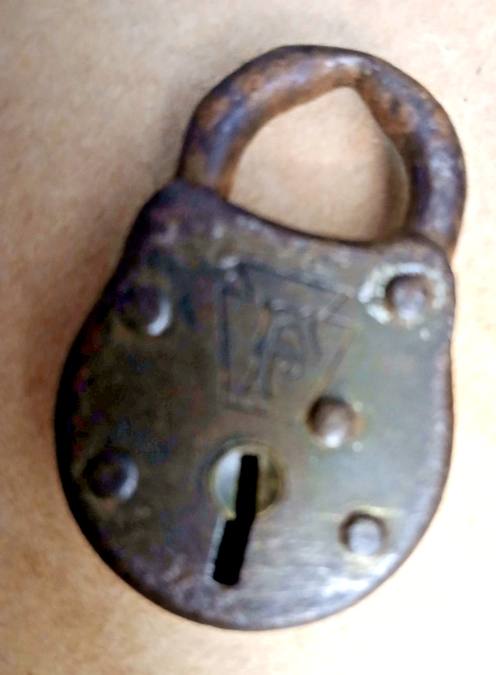 lot of 4 old locks Yale, Chinese hidden key, N.L. Co, stylized F logo