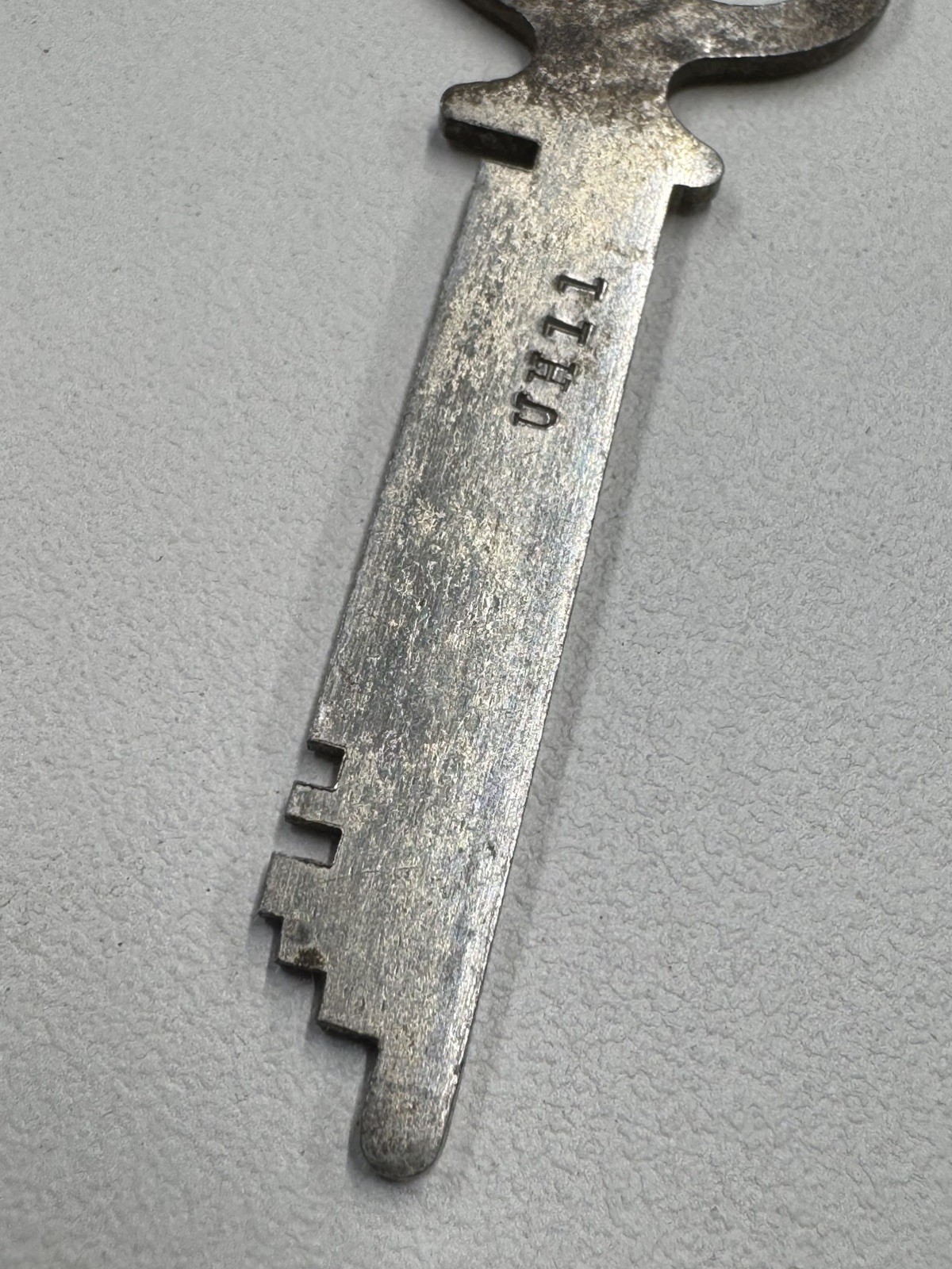 🌿 🗝️ Antique Eagle Lock Co. Flat Skeleton Key #UH11
