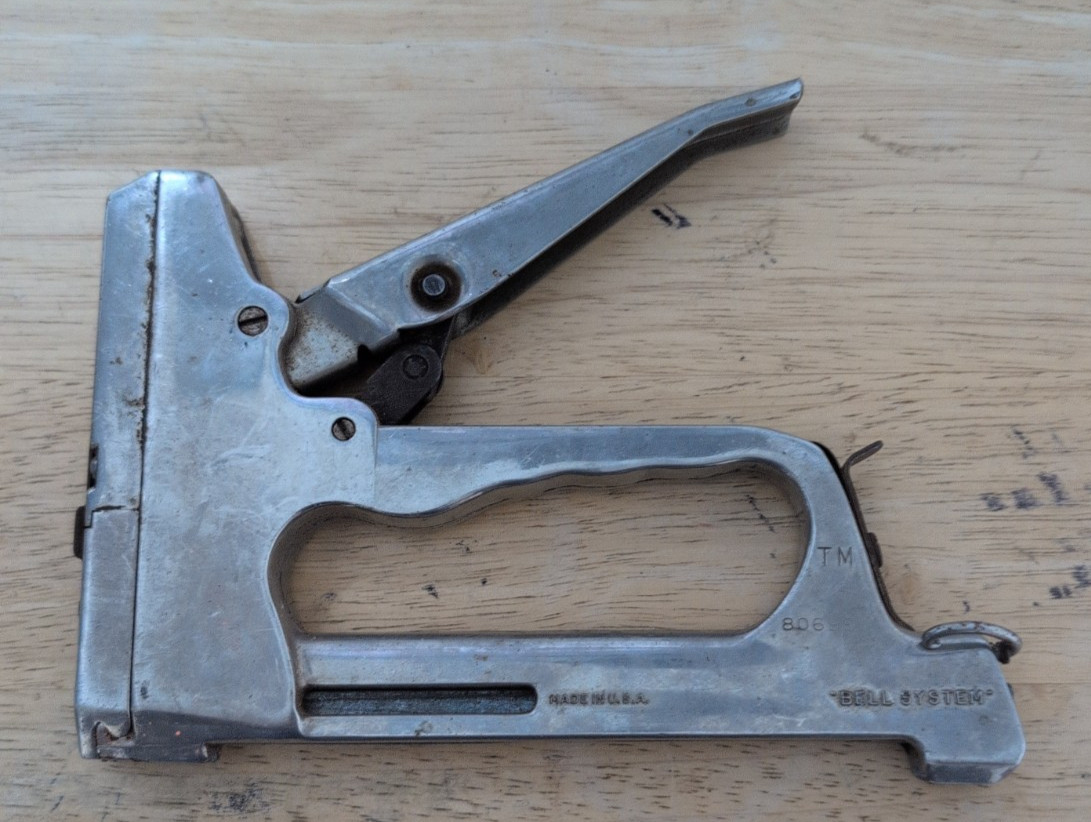 Vintage Heller Tacker Staple Gun Bell System Lineman’s Stapler