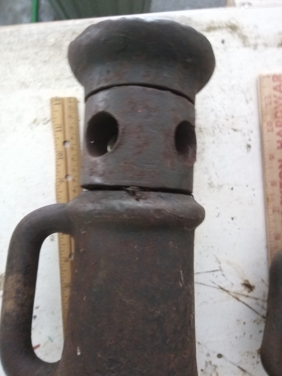 2 Vintage Screw,House,Barn, Jacks,IIB 2 1/2 X 8 & Unmarked 1 1/4 X 6,Turn Free