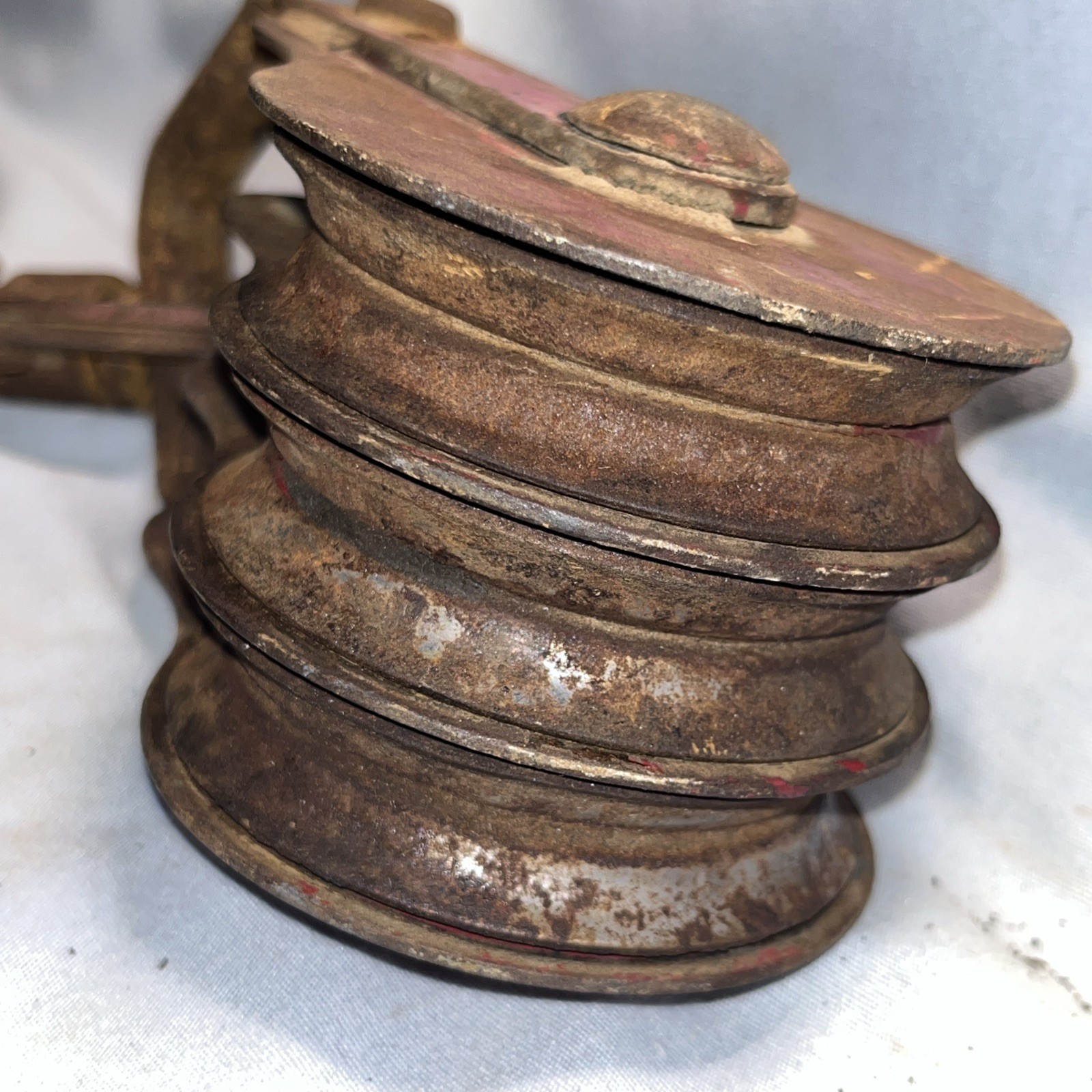 Vintage triple-sheave block and tackle pulley Swivel Hook Metal Cast Iron n RUST