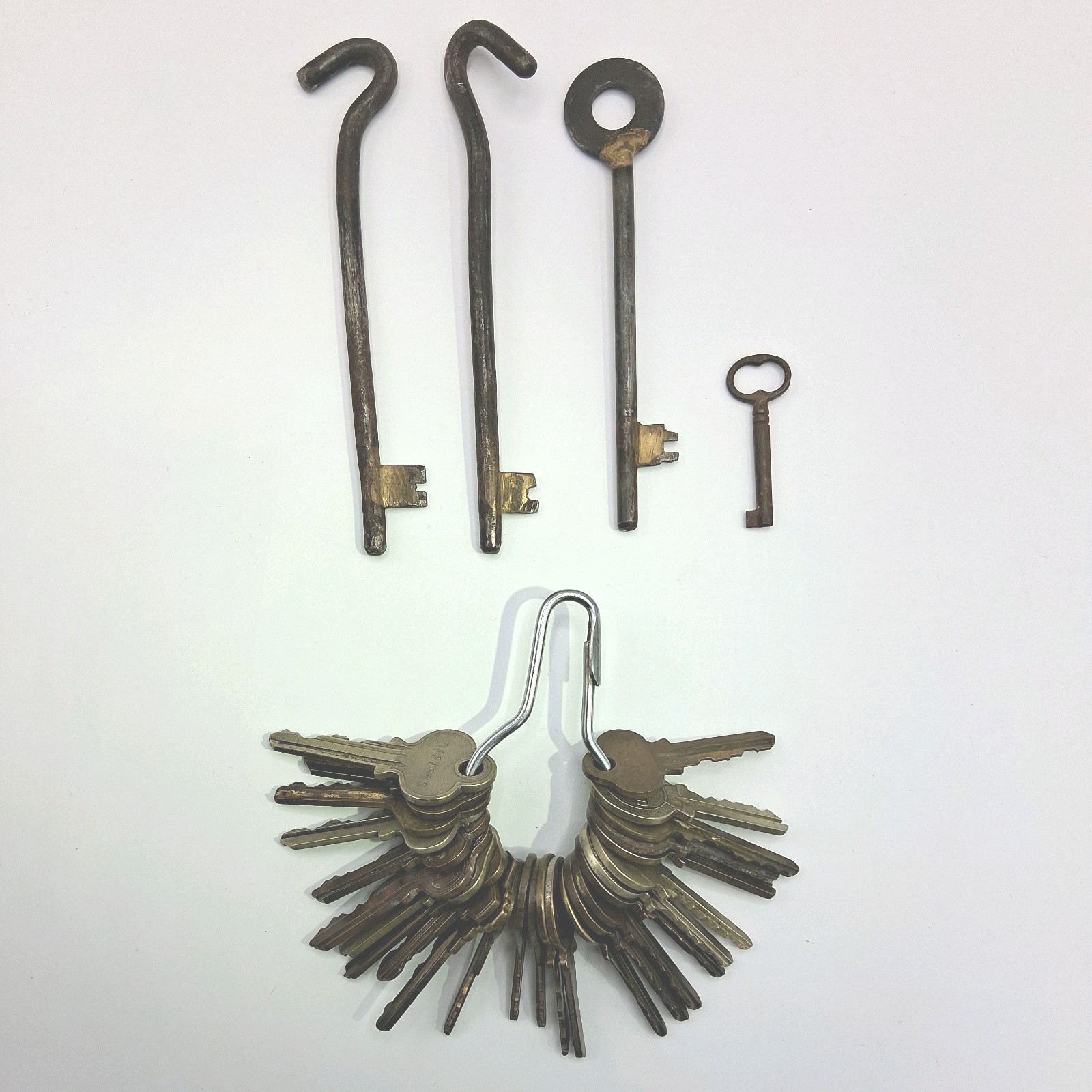 30 Vintage Pre-Owned Key Lot