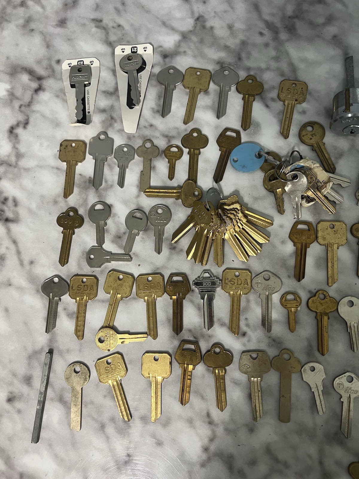 2.12 POUNDs LOT OF USED CAR / HOUSE KEY – SOME UNCUT / CUT – Random Pieces Too