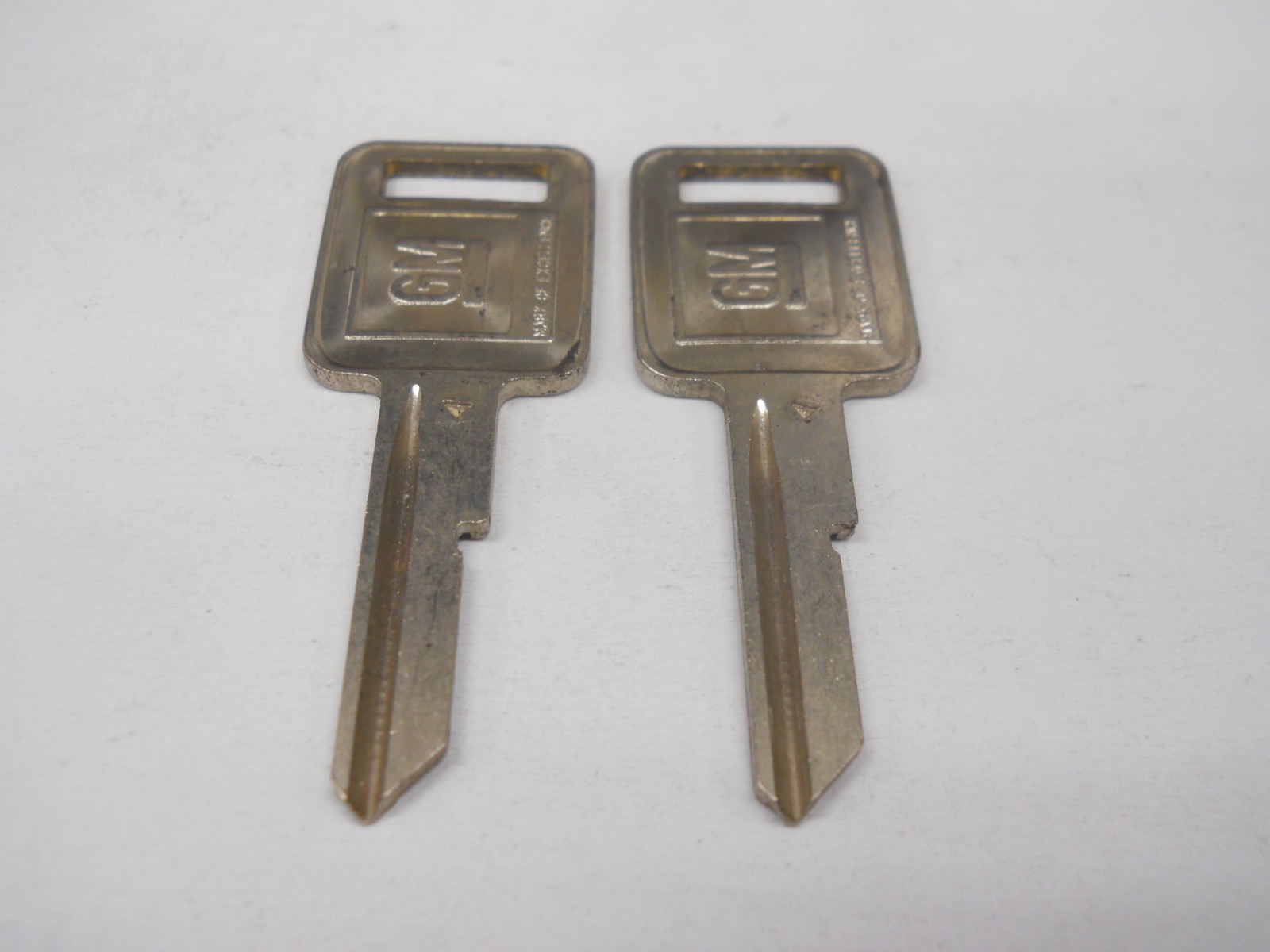 GM LOGO B48 Key Blank Fits GM A Cadillac GMC Buick Oldsmobile Lot of 2