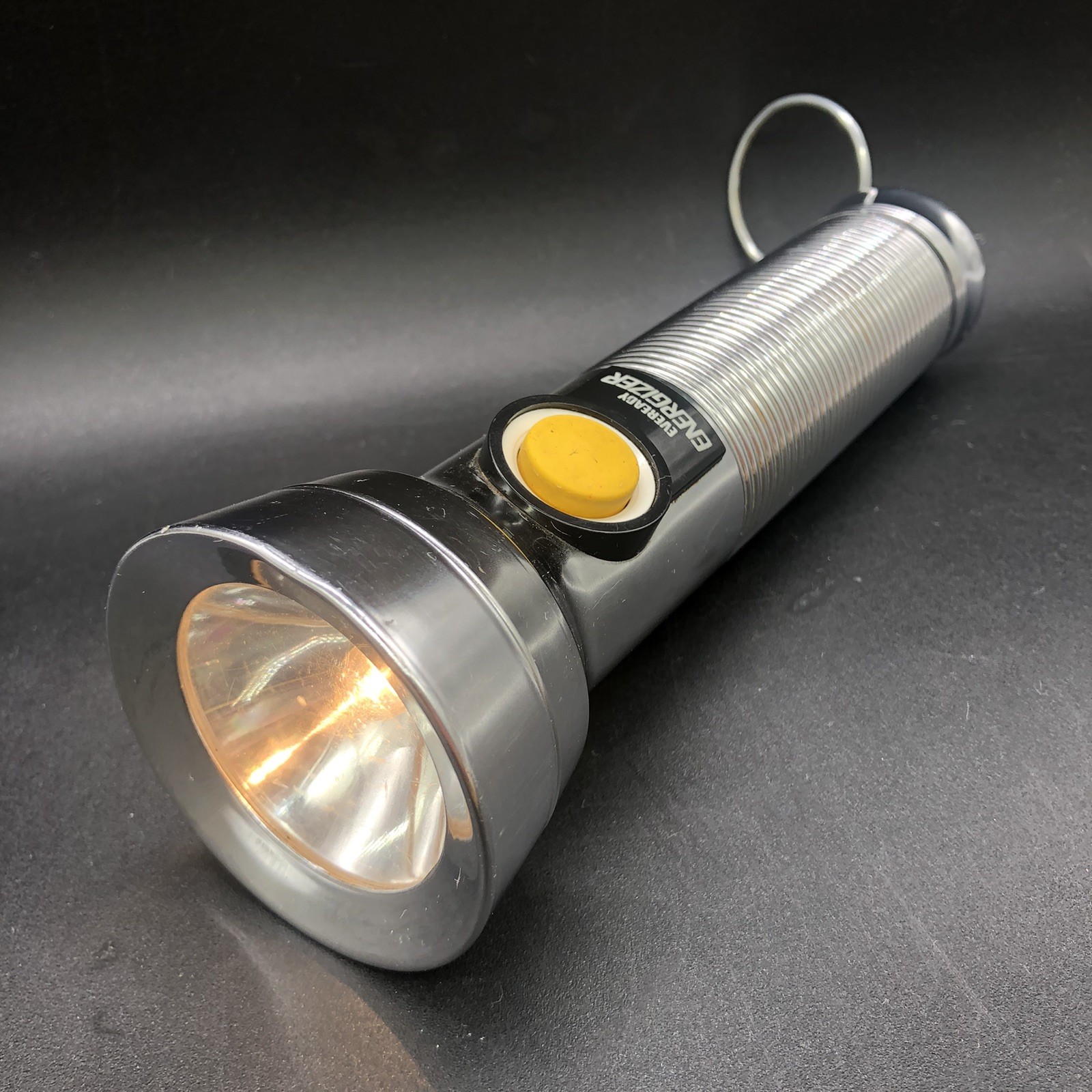 Vintage Eveready Flashlight Energizer Union Carbide Metal Ribbed Chrome 7.5″ L