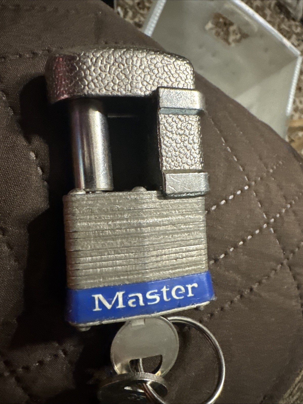 #37 Master Lock with 2 keys, with trailer coupling shield, padlock
