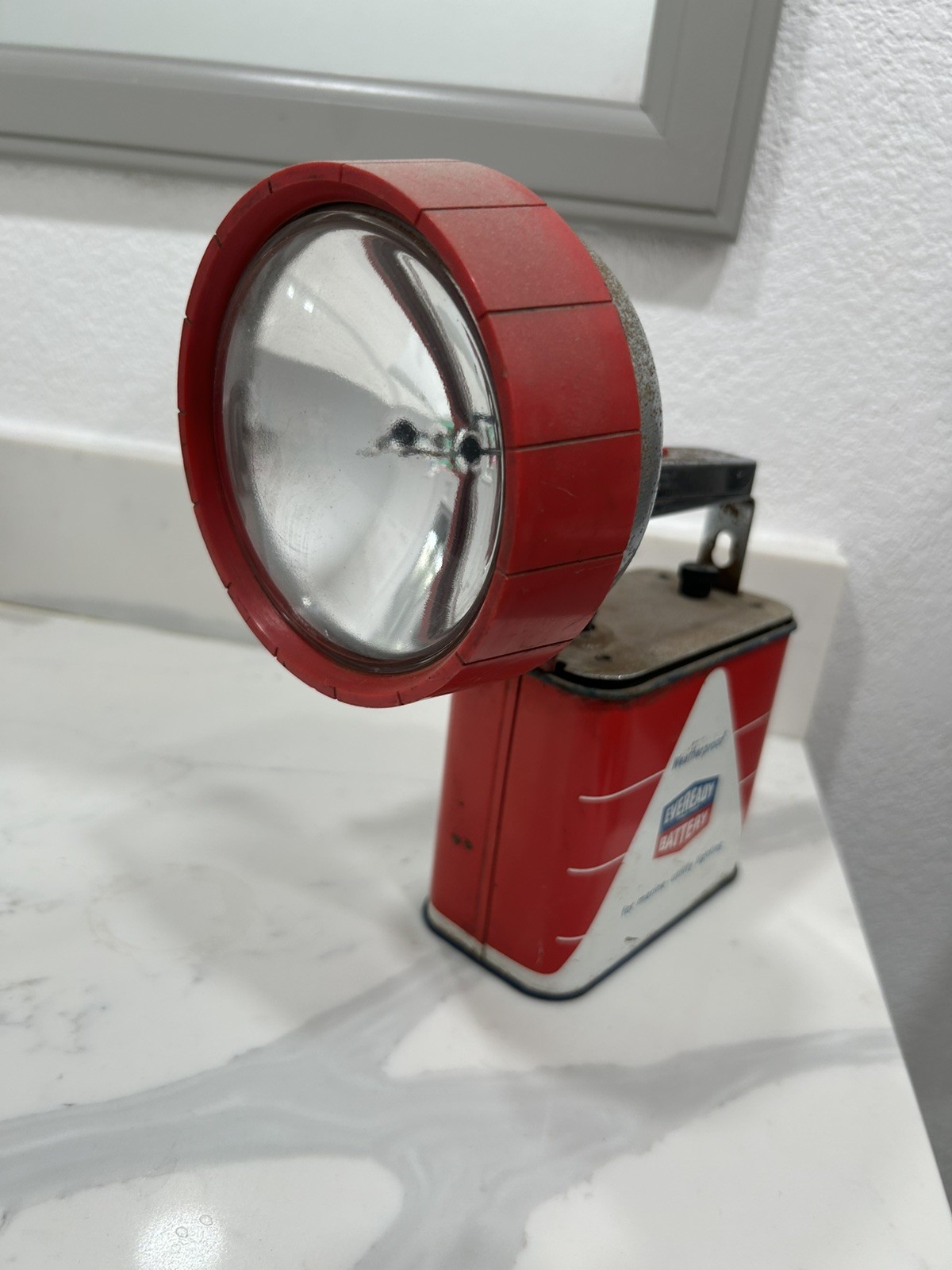 Vintage Eveready Lantern Flashlight 6V Battery Utility Light
