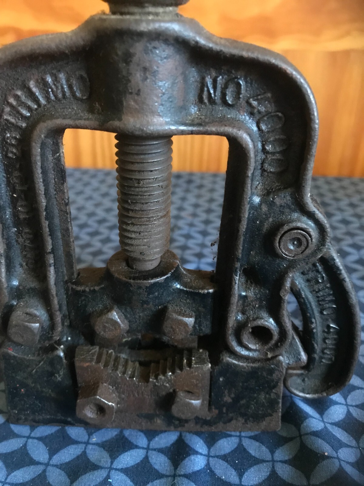 Antique T-1816 Pipe Vise TRIMO No 4000 Bench Mount Tool Pipe Clamp