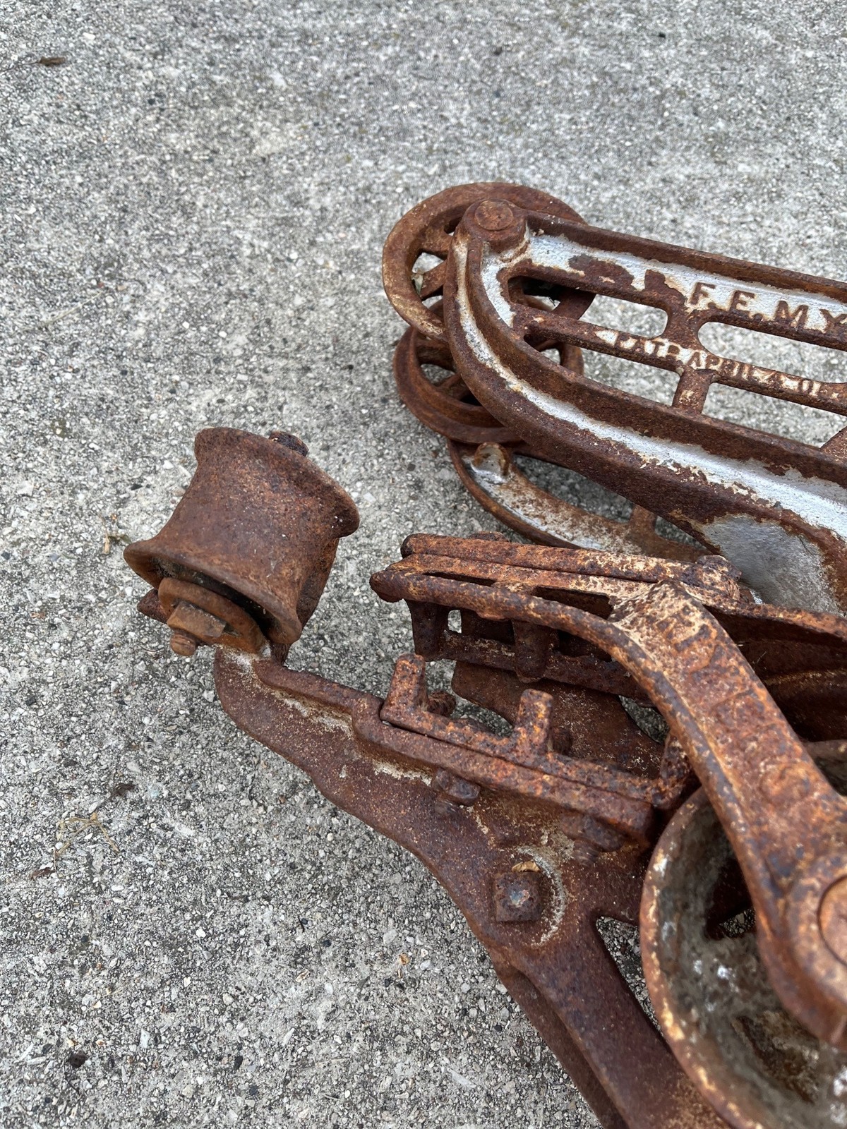 RARE Antique F.E. Myers Sure Grip Cast Iron Farm Hay Trolley Barn Equipment