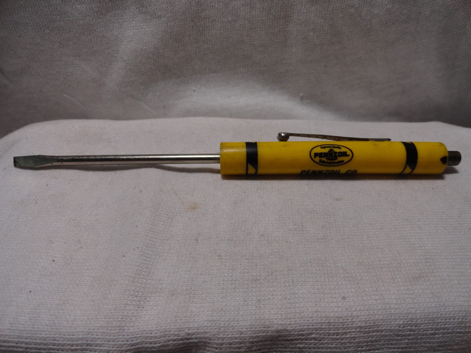 PENNZOIL VINTAGE ADVERTISING POCKET SCREWDRIVER W/MAGNETIC END FAST SHIP