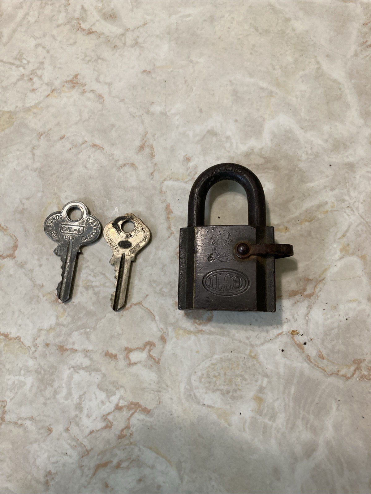 Vintage U.S. ILCO Pin Tumbler Padlock With Chain And 2 Keys