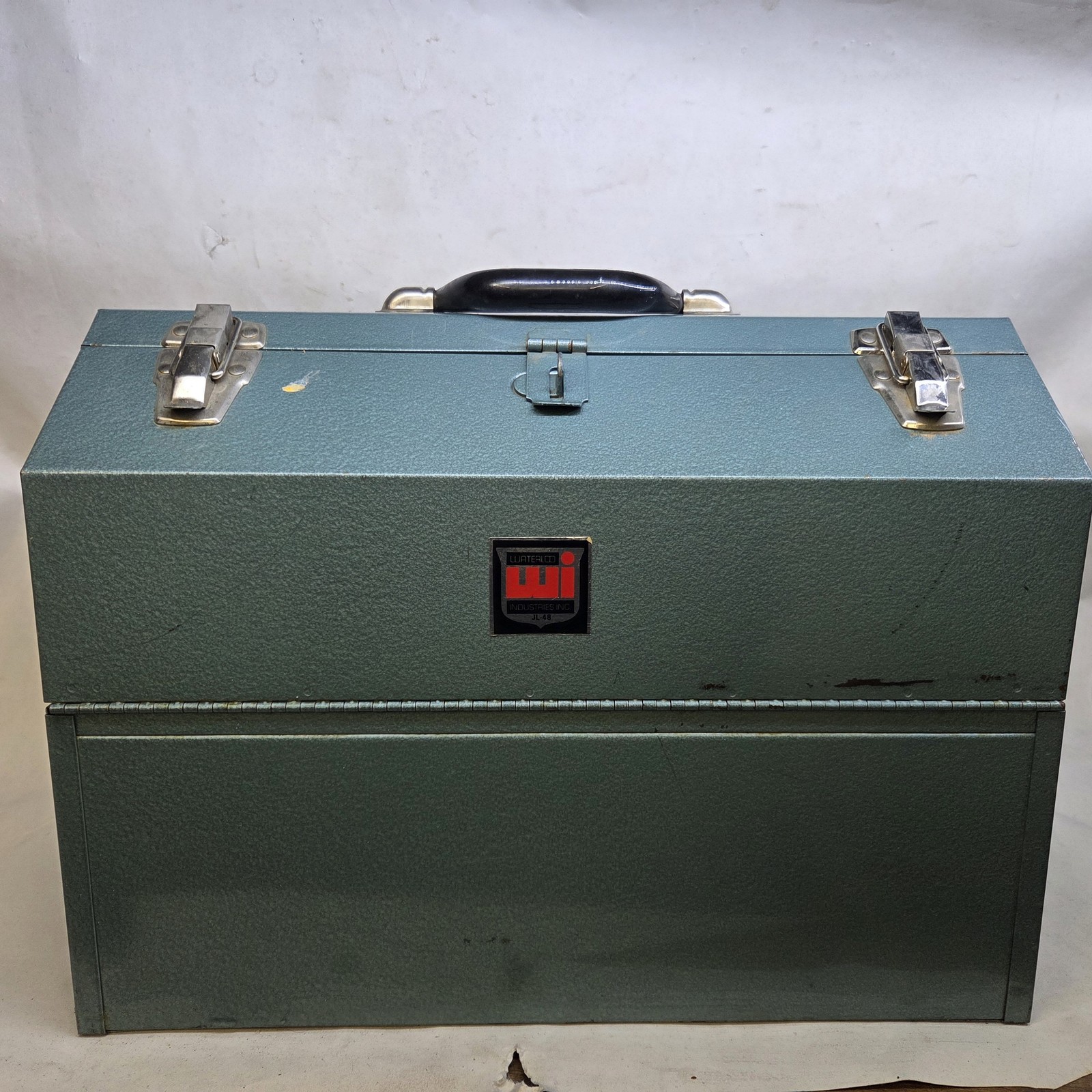 Waterloo Heavy-Duty Metal CnCantilever Toolbox for Appliance Repair