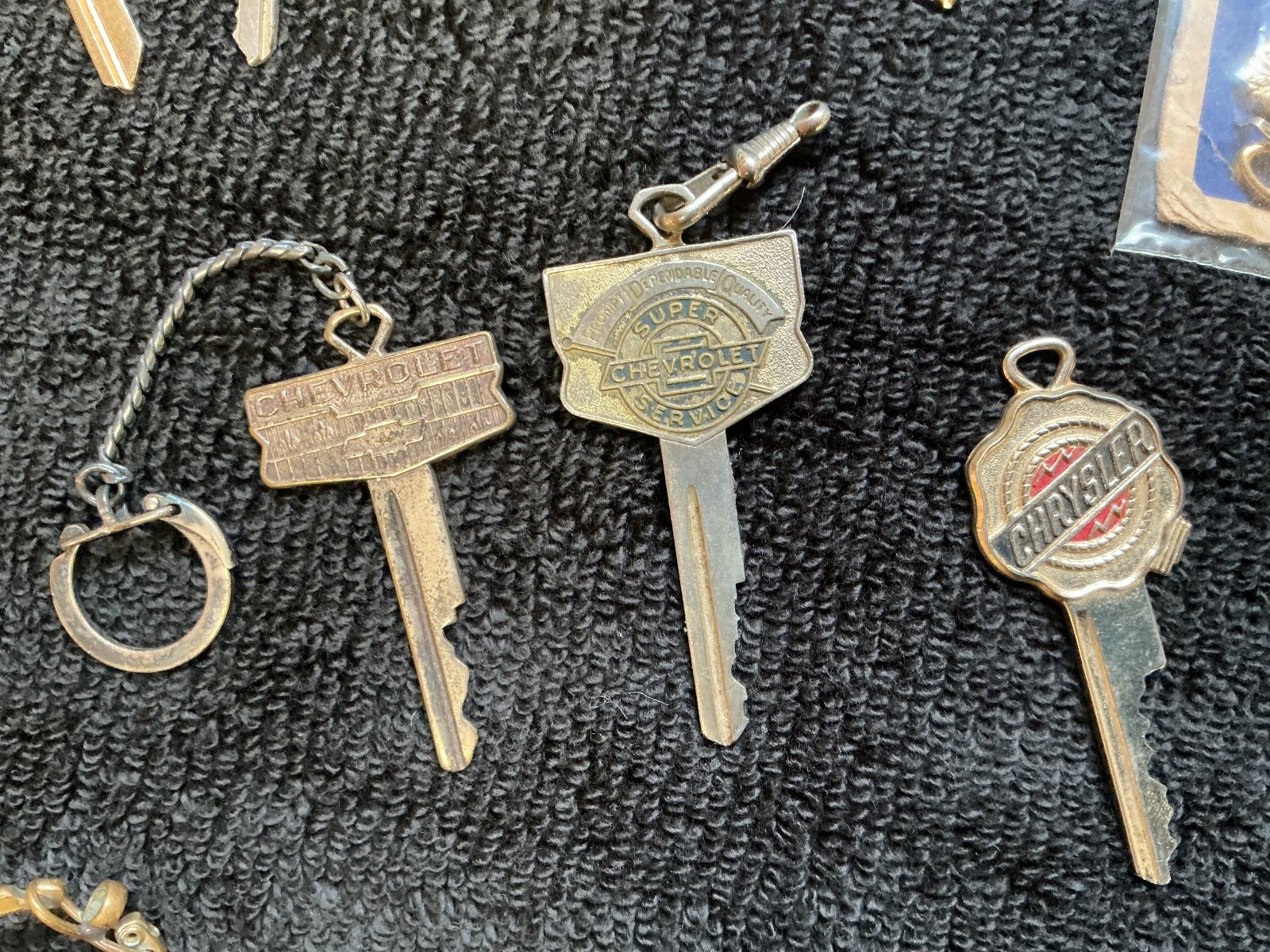 Huge lot of 70 Antique and vintage automobile keys