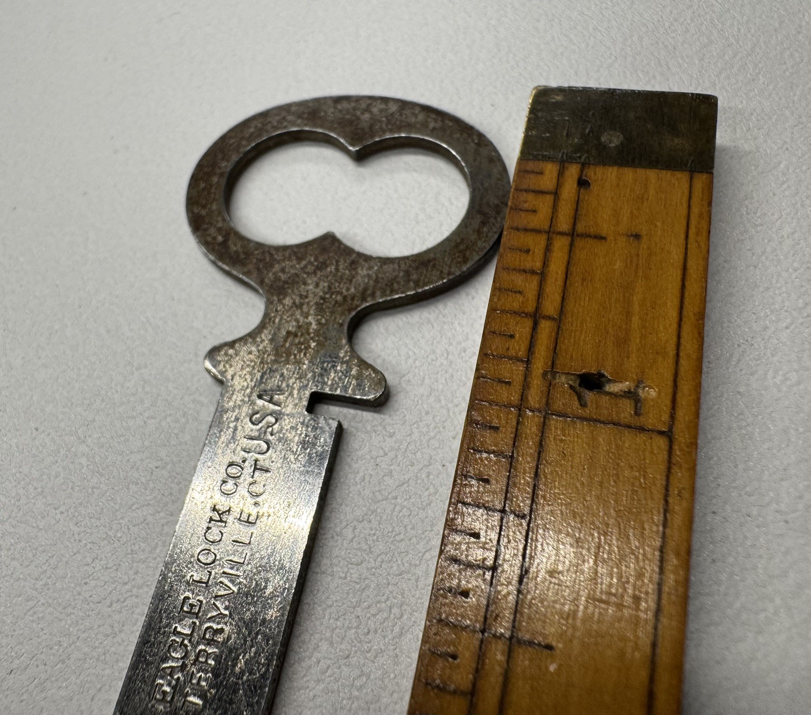 🌿 🗝️ Antique Eagle Lock Co. Flat Skeleton Key #UH11