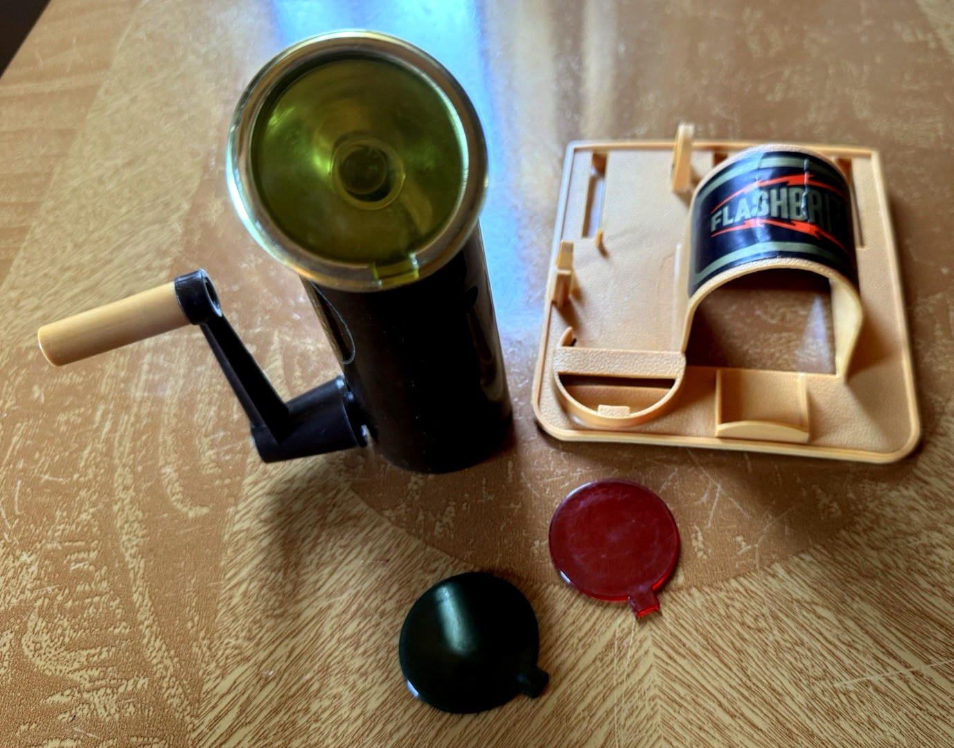 Vintage FlashBright Wind Up Flashlight~Hong Kong w/Red & Green Lenses~603