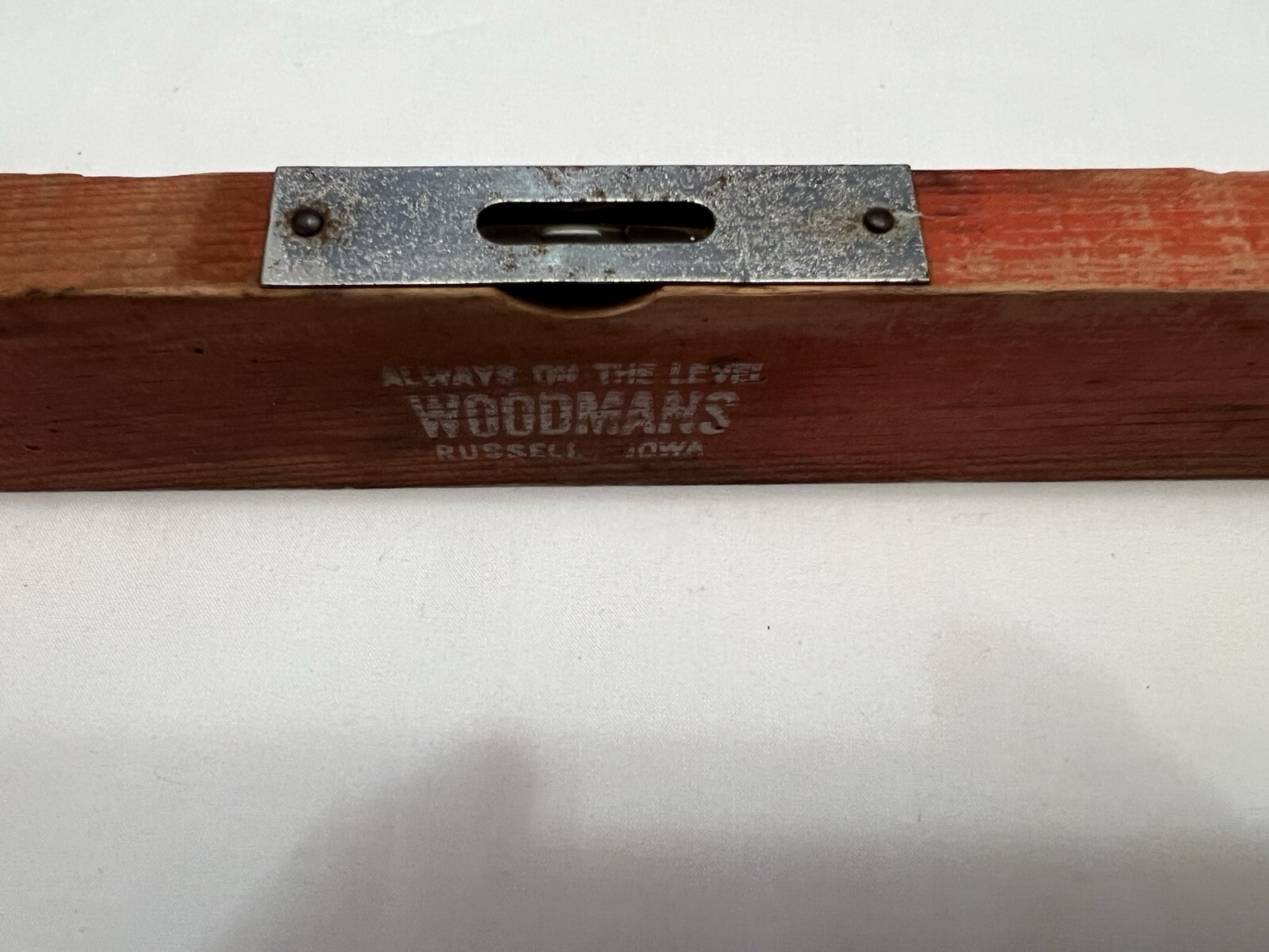 RUSSELL, IOWA VTG 12” functioning ruler/leveli “Always on the Level WOODMANS”