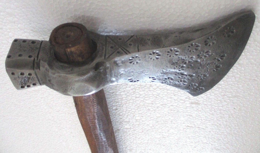 ANTIQUE AXE WITH HAMMER RARE UNUSUAL TOOL FINE DESIGN .