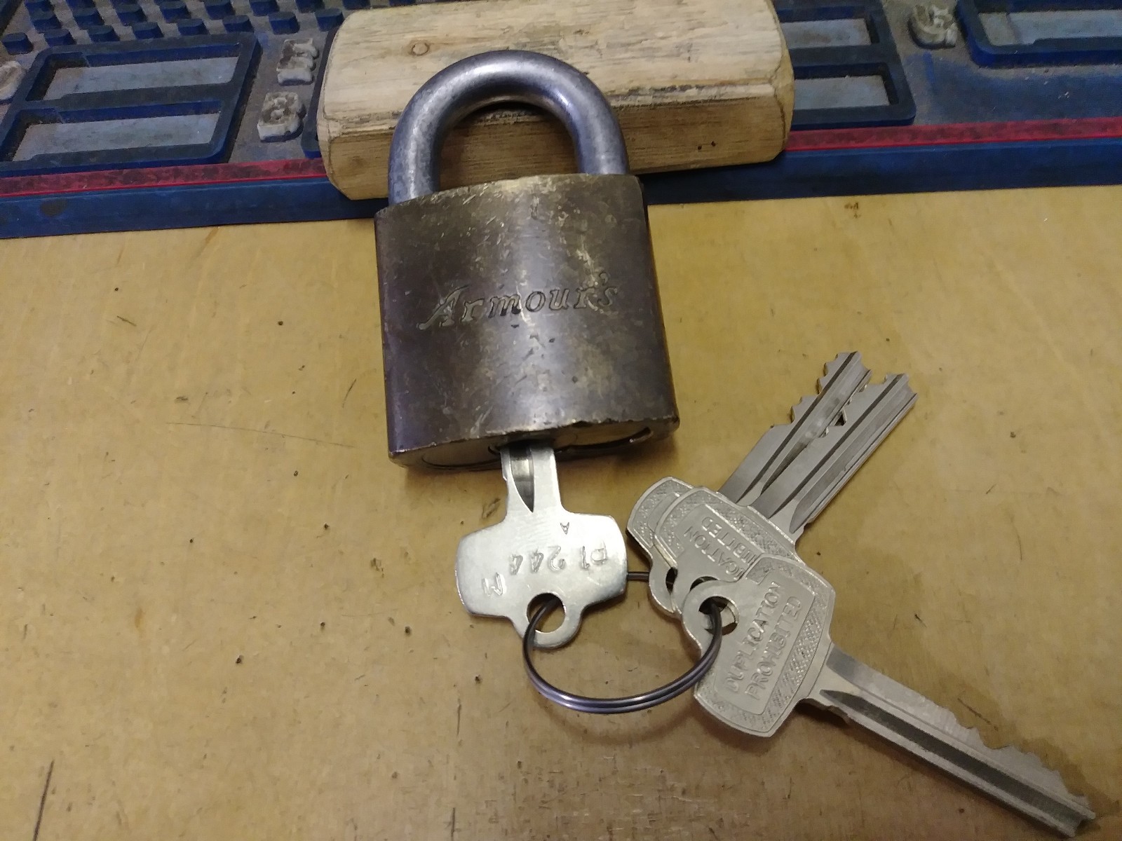 Vintage BEST Padlock ARMOUR S pinned orig R1.244 6 pin A new keys