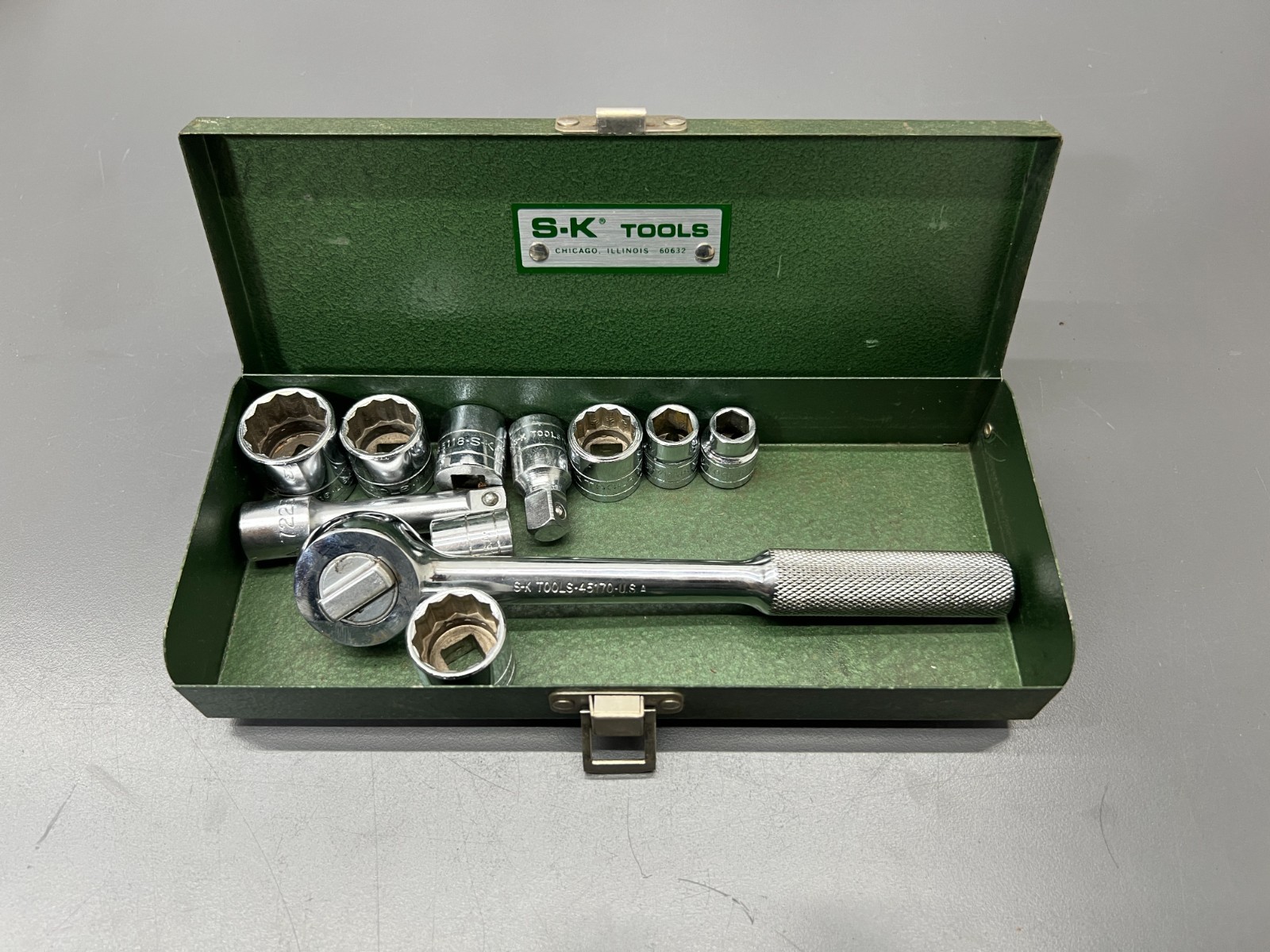 SK S-K TOOLS 3/8″ DRIVE SOCKET WRENCH SET WITH METAL CASE – READ – VGC – USA