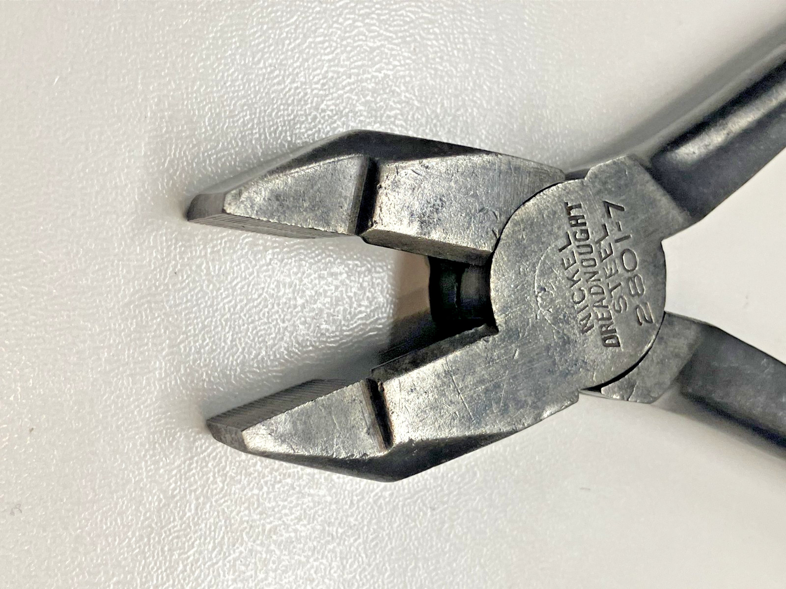 (a) VINTAGE KRAEUTER 2801-7 7″ NICKEL DREADNOUGHT STEEL LINESMAN PLIERS USA